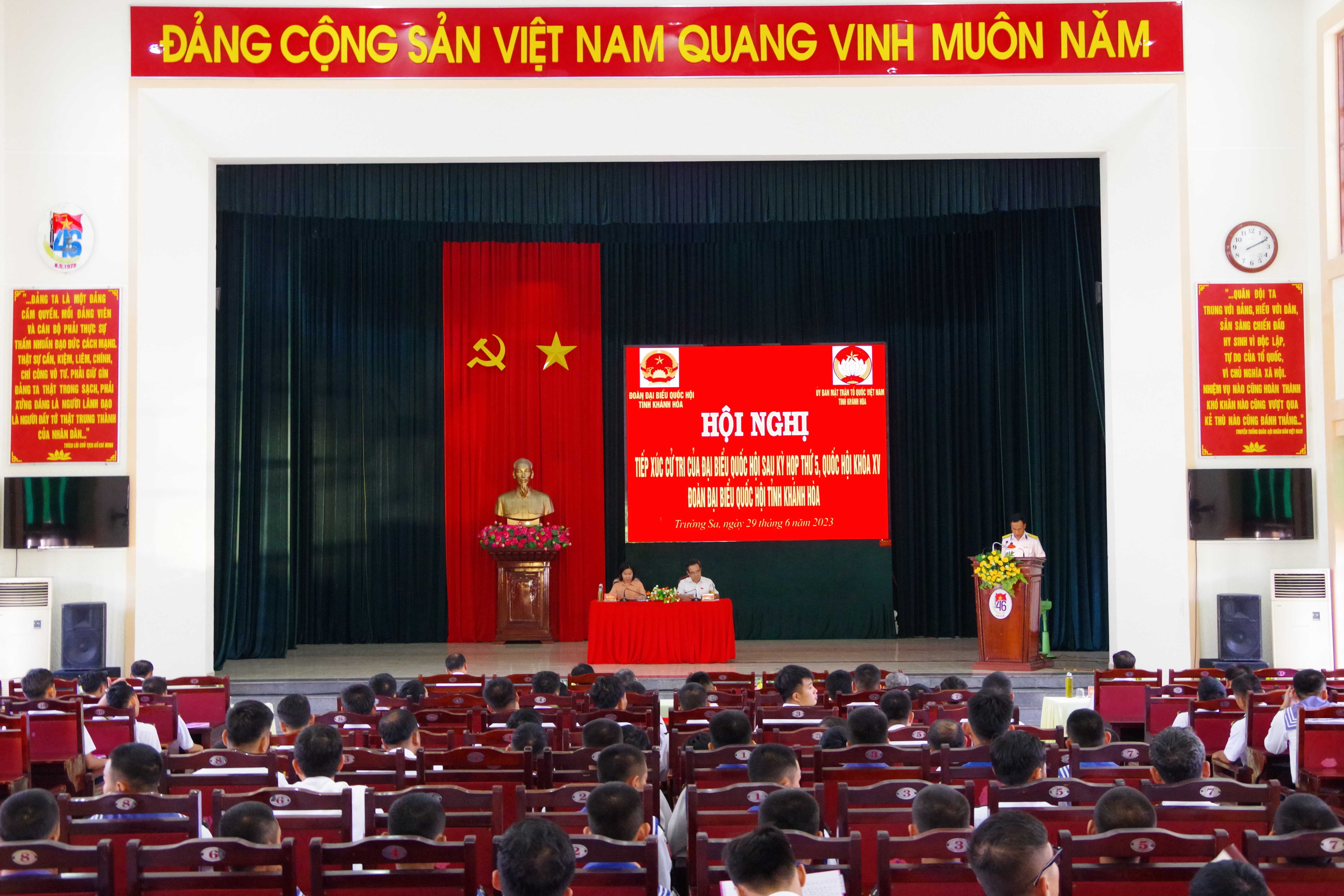 Đoàn Đại biểu Quốc hội tỉnh Khánh Hòa tiếp xúc cử tri huyện Trường Sa