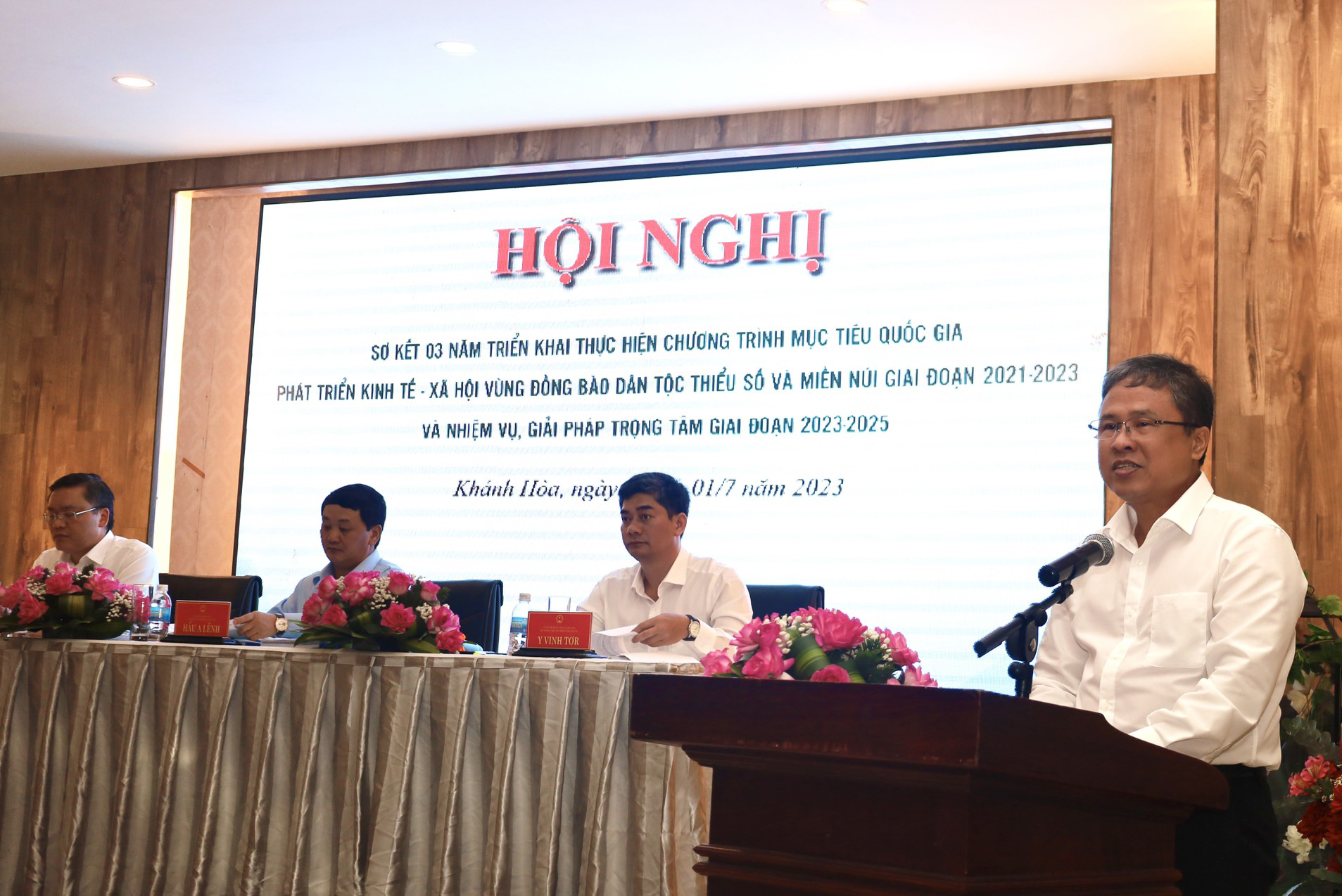 Chương trình phát triển kinh tế - xã hội vùng đồng bào dân tộc thiểu số và miền núi:: Dành nguồn lực lớn cho những vấn đề cấp thiết