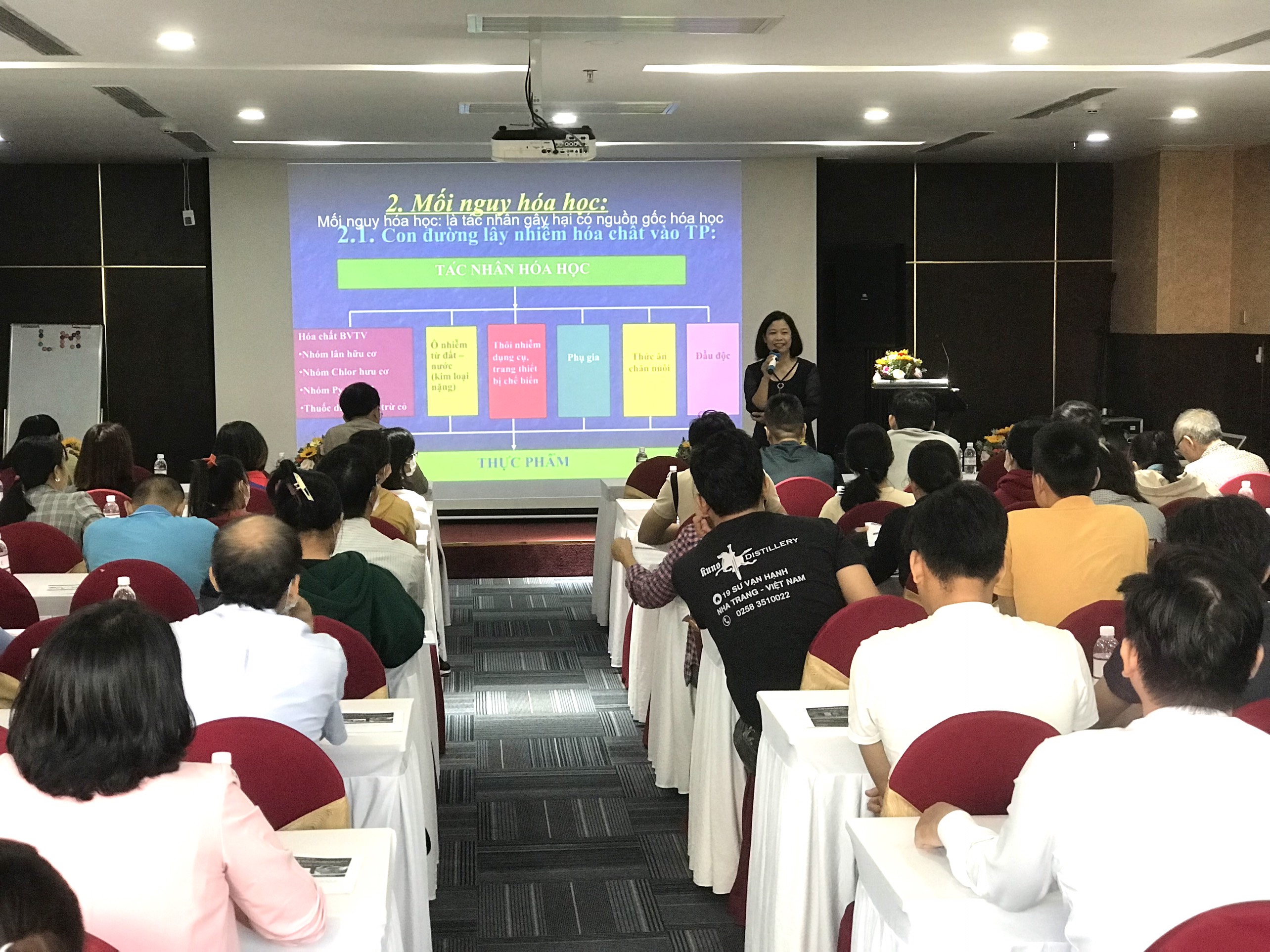 Phổ biến các văn bản quy phạm pháp luật về an toàn thực phẩm cho hơn 100 cơ sở sản xuất, kinh doanh