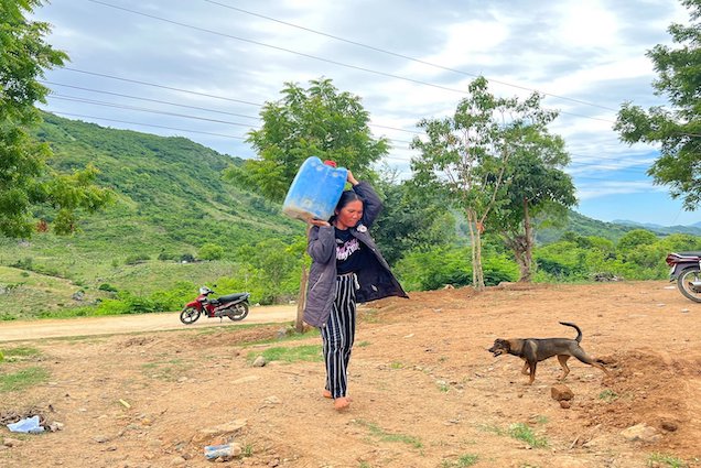 VIDEO: Suối Rua mỏi mòn chờ nước sạch