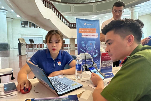 Người dân có thể đăng ký cấp chữ ký số cá nhân ngay trên ứng dụng VneID