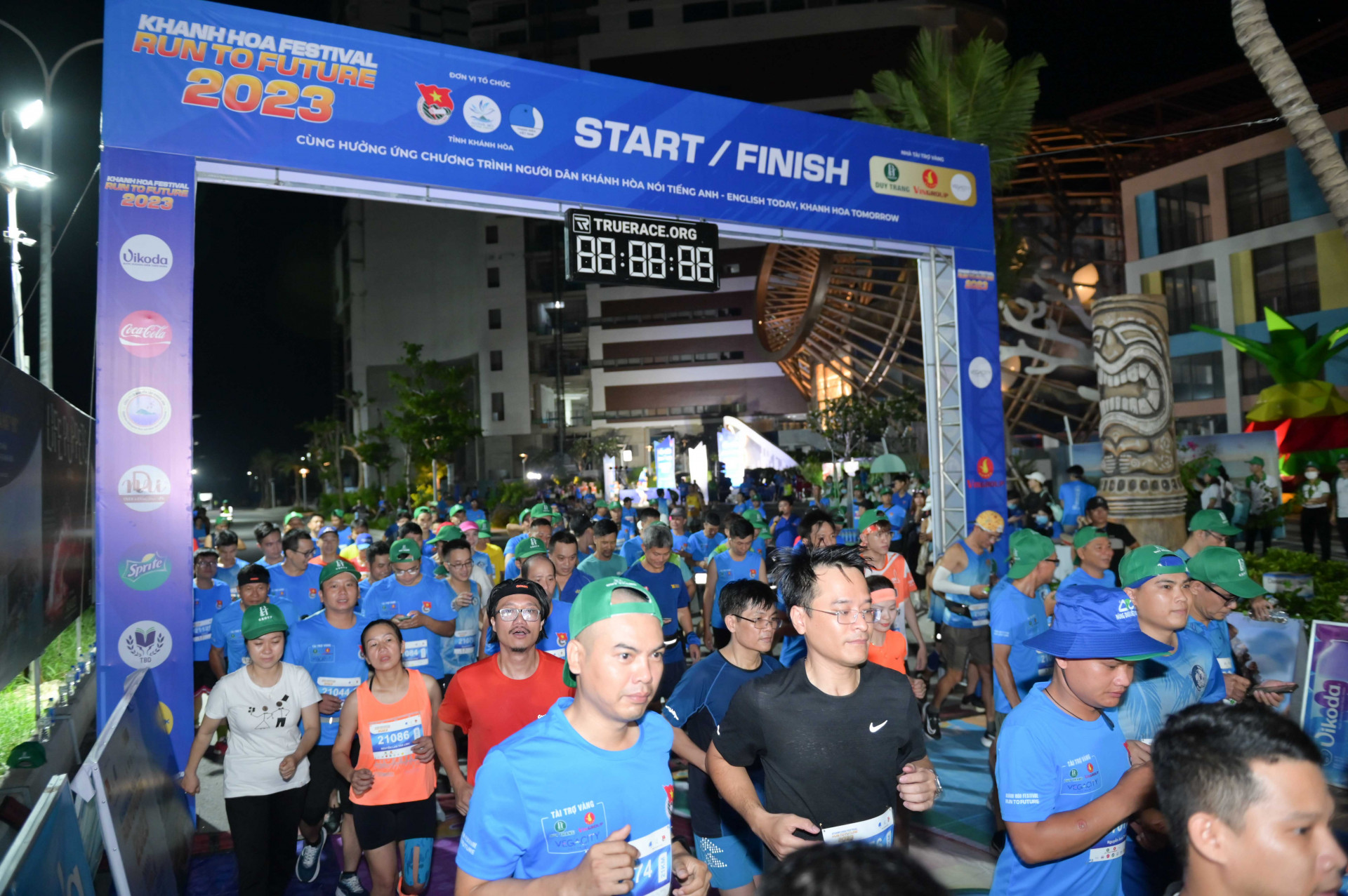 Các vận động viên chạy nội dung 21km phải hoàn thành cự li trong thời gian tối đa 3 giờ 30 phút.