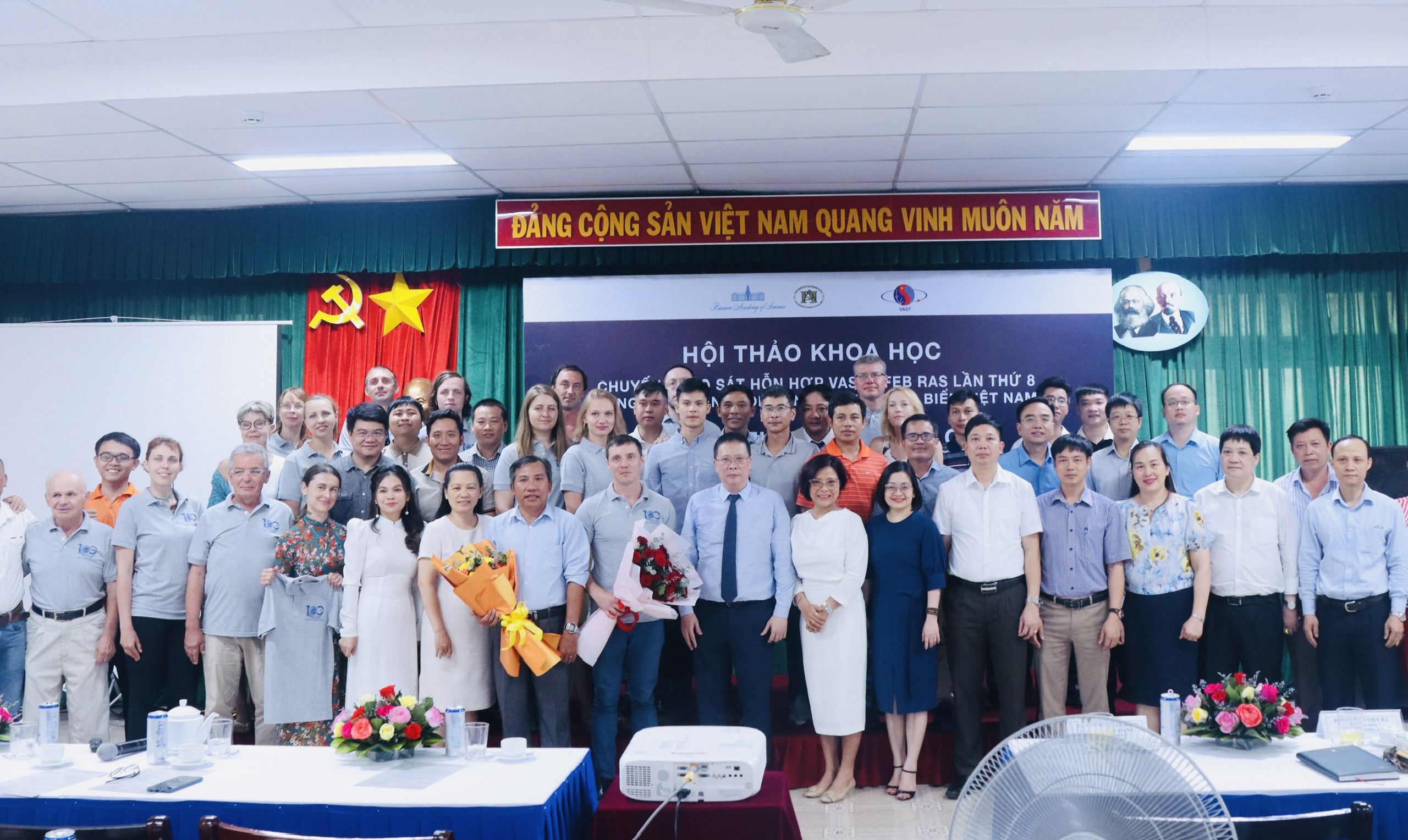 Chuyến khảo sát bằng tàu “Viện sĩ Oparin” thu được hơn 3.600 mẫu vật