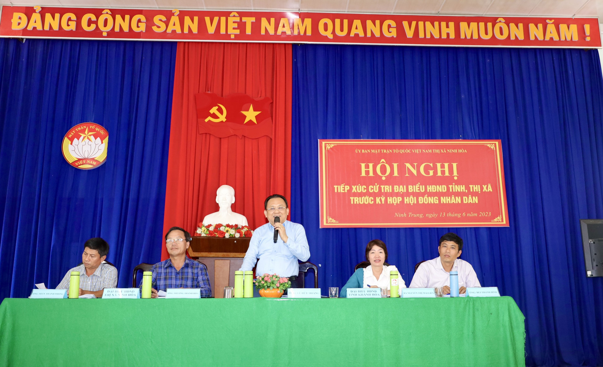 Đại biểu HĐND tỉnh và thị xã Ninh Hòa tiếp xúc cử tri tại điểm cụm xã Ninh Trung