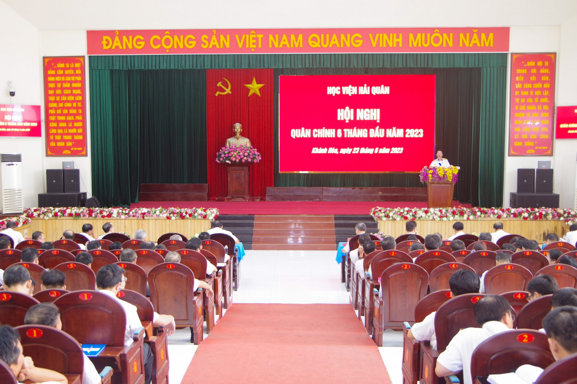 Quang cảnh hội nghị.