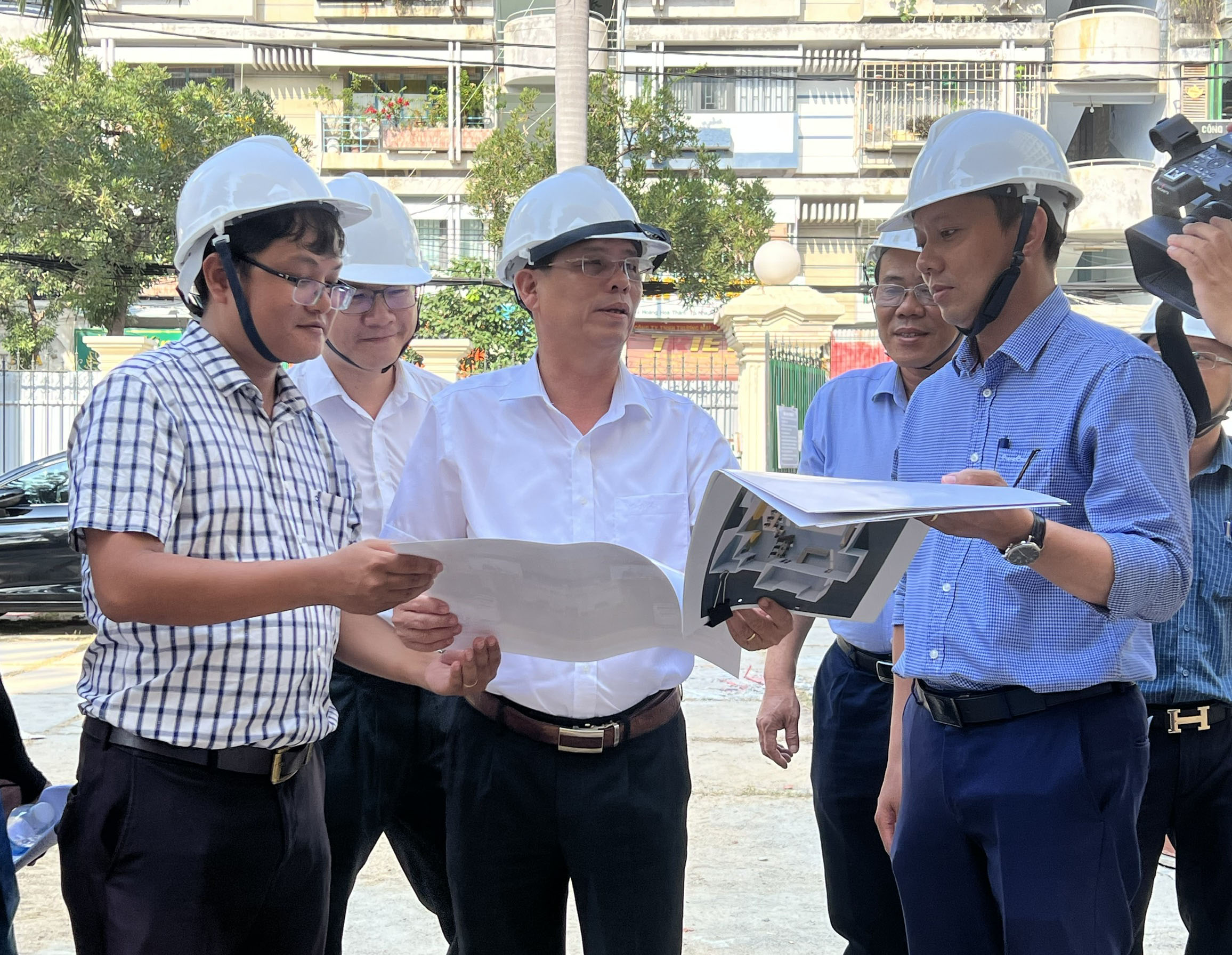 Ông Nguyễn Tấn Tuân - Phó Bí thư Tỉnh ủy, Chủ tịch UBND tỉnh Khánh Hòa:: Kiểm tra tiến độ thi công Trung tâm Phục vụ hành chính công tỉnh