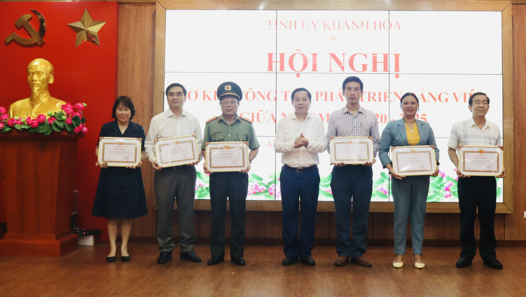 Nửa đầu nhiệm kỳ 2020 - 2025:: Đảng bộ tỉnh Khánh Hòa phát triển được gần 4.300 đảng viên