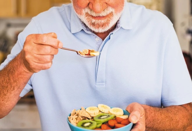 Ăn đủ chất xơ có thể giúp chúng ta có tuổi già khỏe mạnh. (Nguồn: Health Harvard)