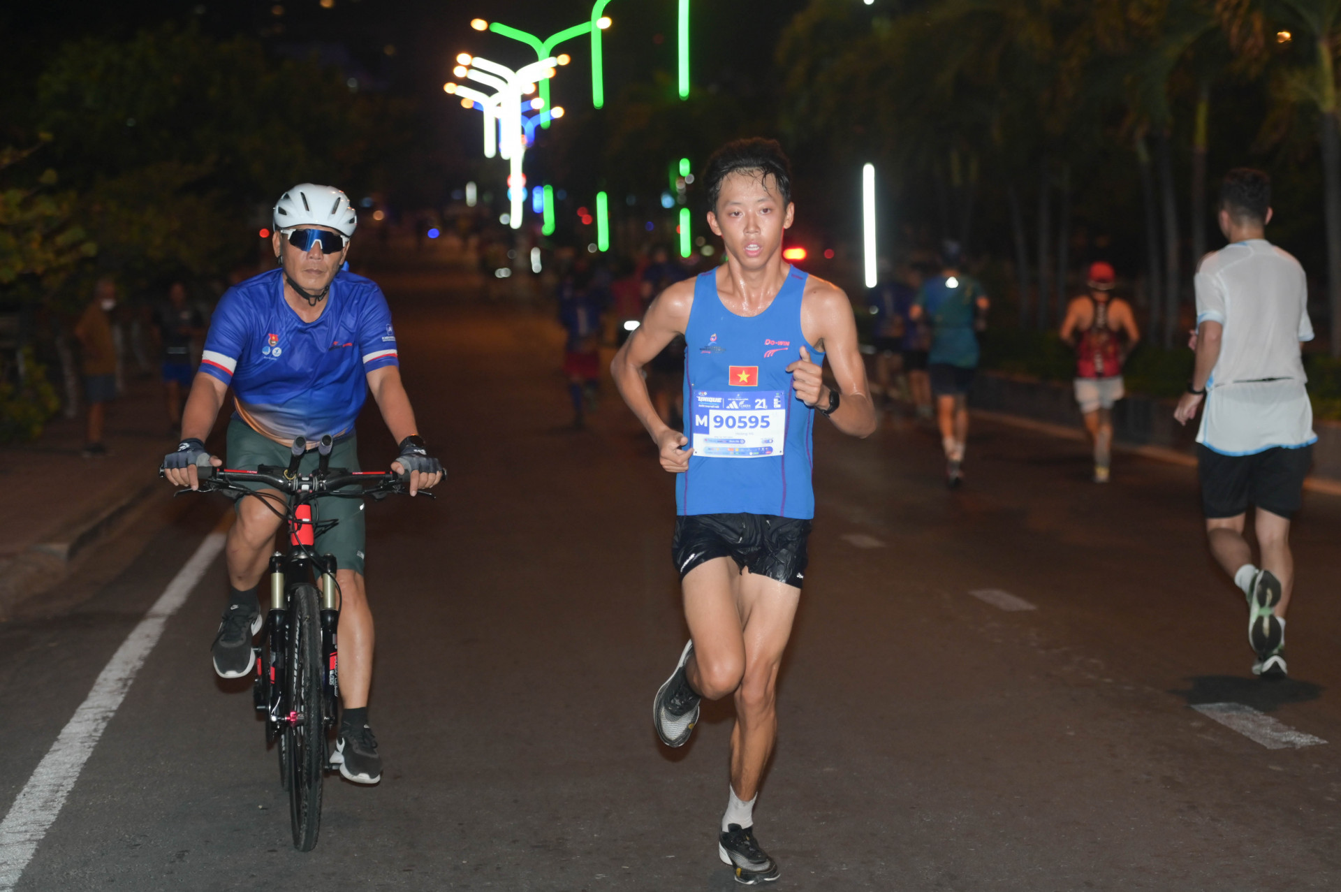 Runner Nguyen Le Hoang Vu wins men’s 21km

