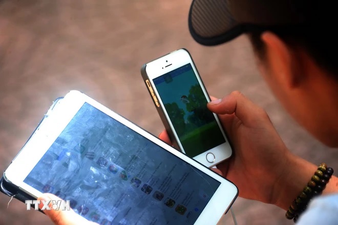 Các gia đình nên hạn chế thời gian chơi game và giúp trẻ quên dần cảm giác thích thú với game. (Ảnh minh họa. Nguồn: TTXVN)