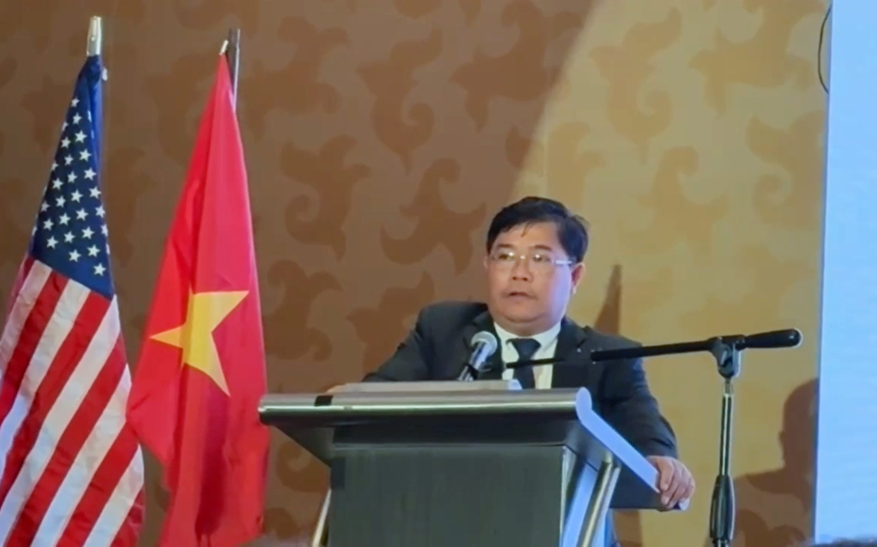 Ông Châu Ngô Anh Nhân - Giám đốc Sở Kế hoạch và Đầu tư Khánh Hòa phát biểu tại Hội nghị  