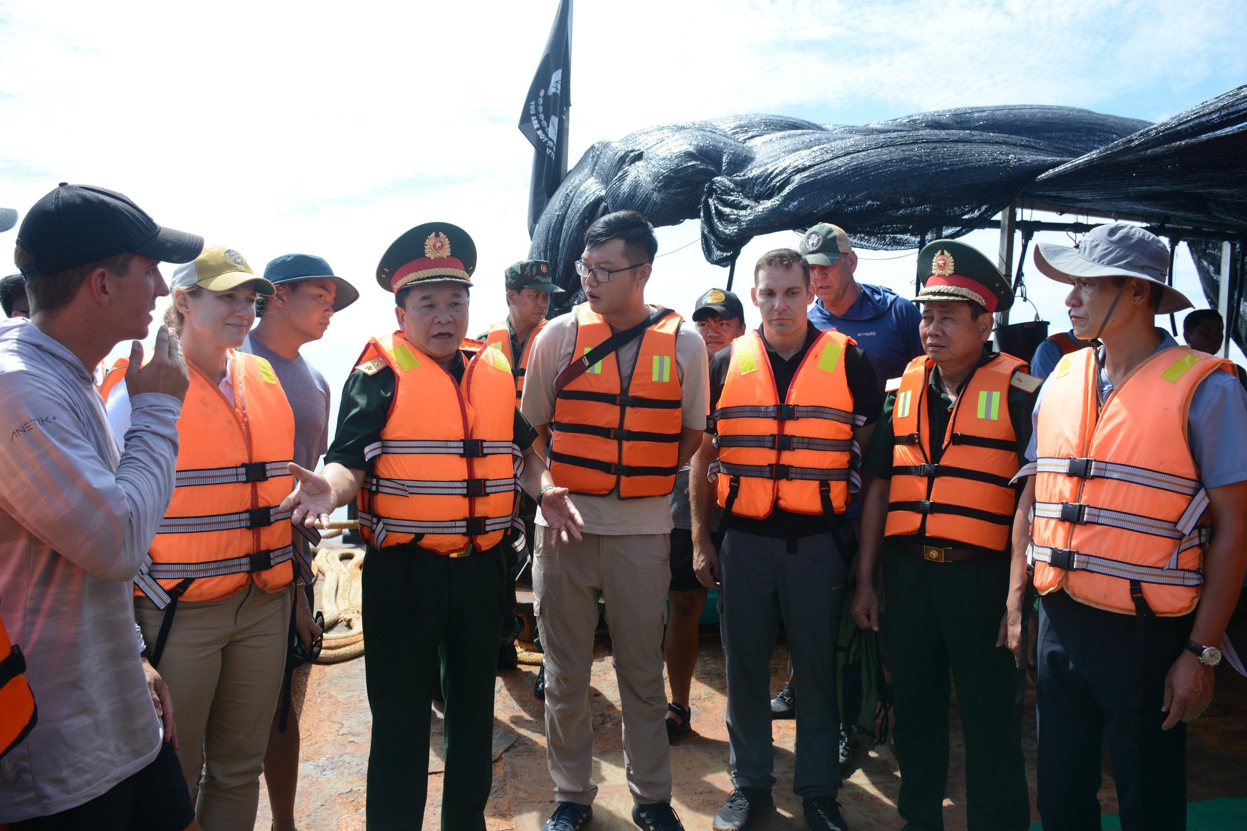 Thứ trưởng Bộ Quốc phòng Hoàng Xuân Chiến kiểm tra hoạt động tìm kiếm hỗn hợp MIA tại Khánh Hòa