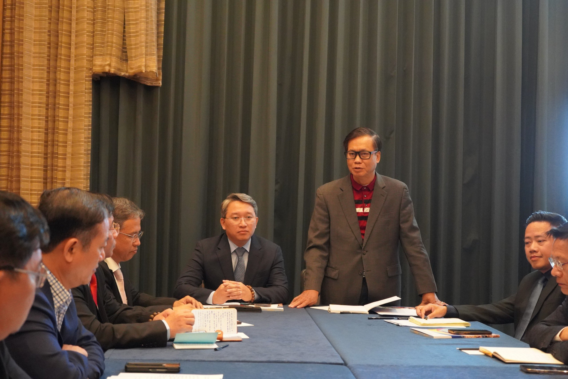 Tổng Lãnh sự Việt Nam tại San Francisco Hoàng Anh Tuấn phát biểu tại buổi làm việc  