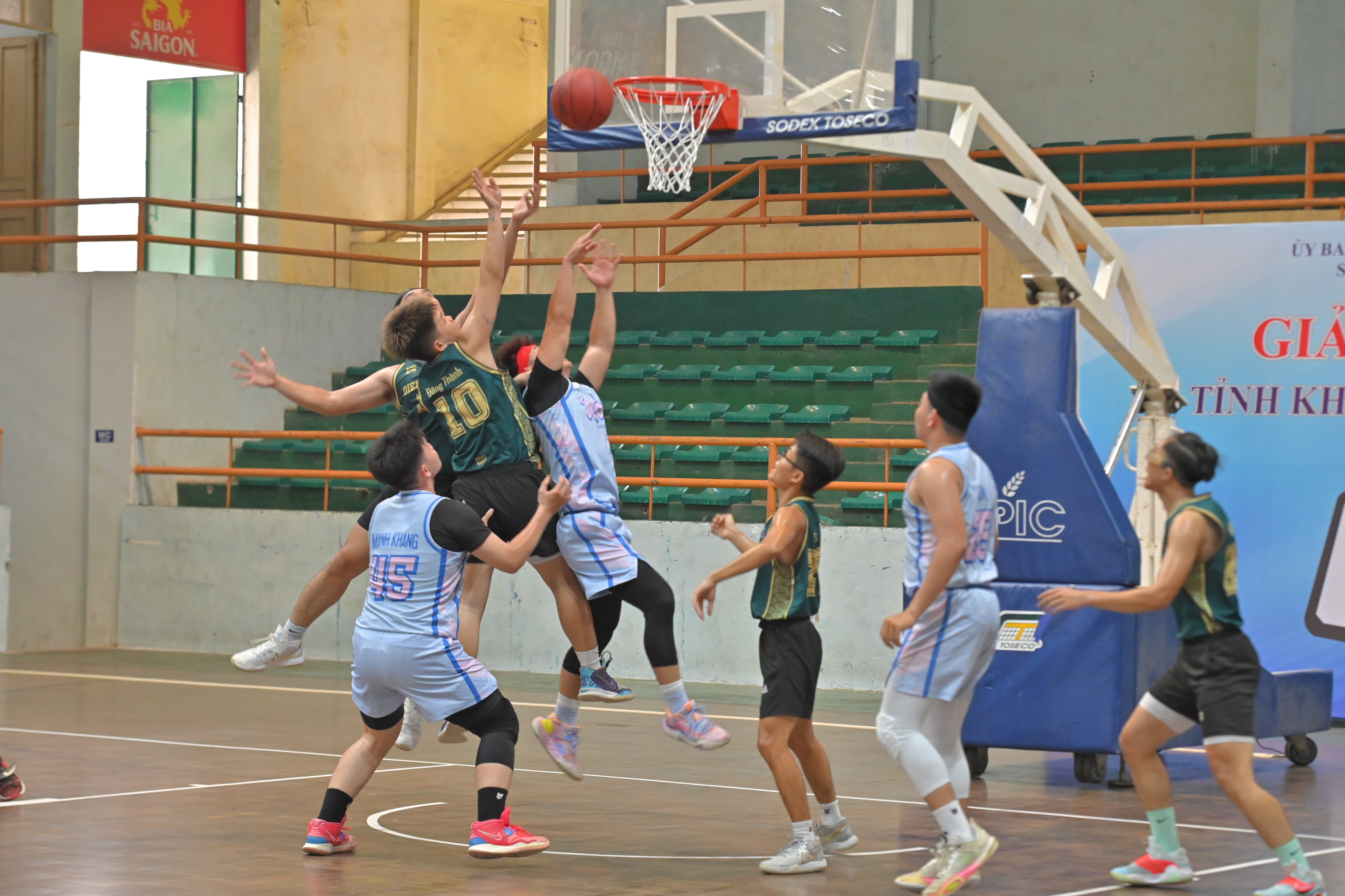 17 đội bóng tranh tài Giải bóng rổ 5x5 tỉnh Khánh Hòa