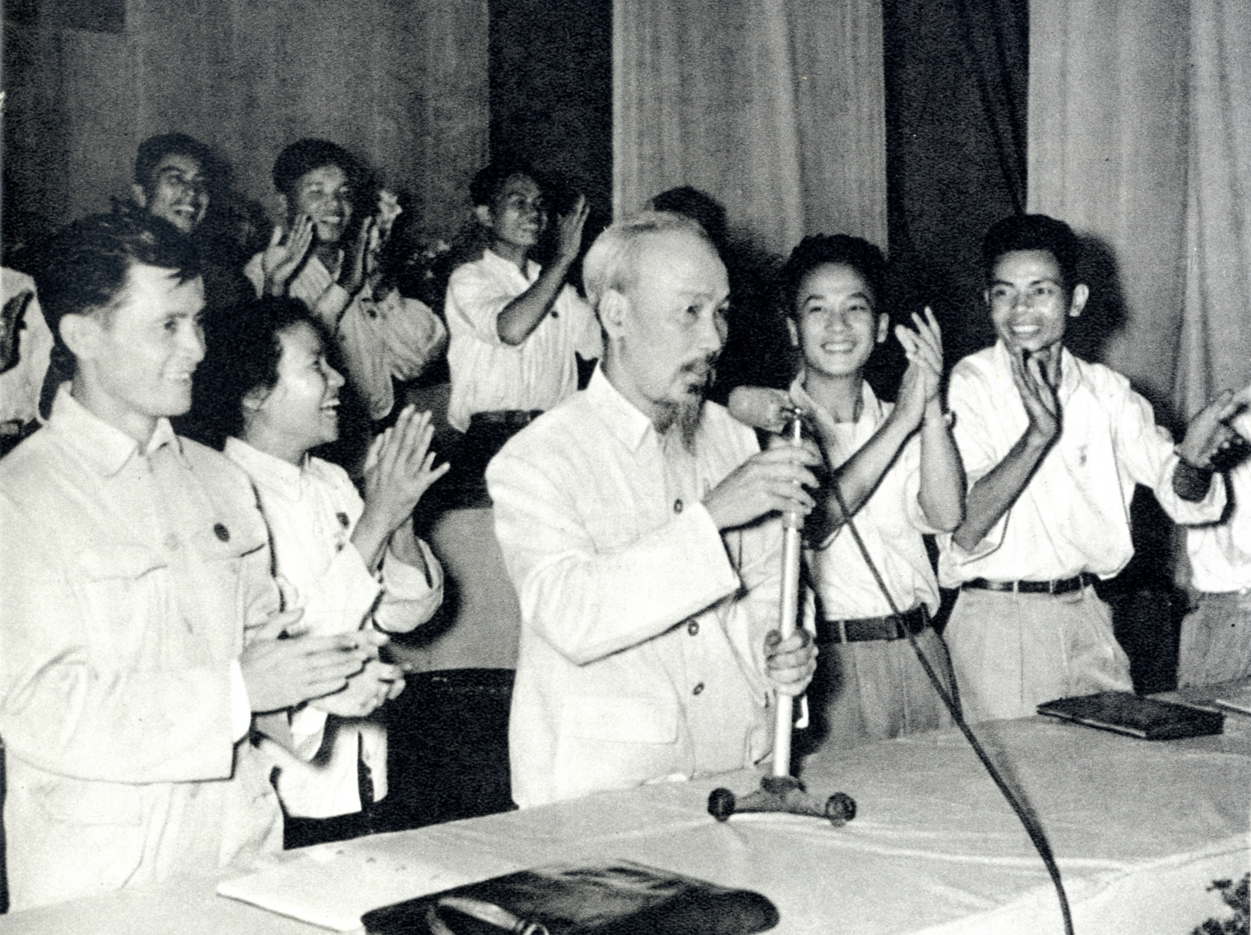 Chủ tịch Hồ Chí Minh căn dặn thanh niên tại Đại hội đại biểu toàn quốc Đoàn Thanh niên cứu quốc lần thứ 2, năm 1956_Ảnh: TTXVN

