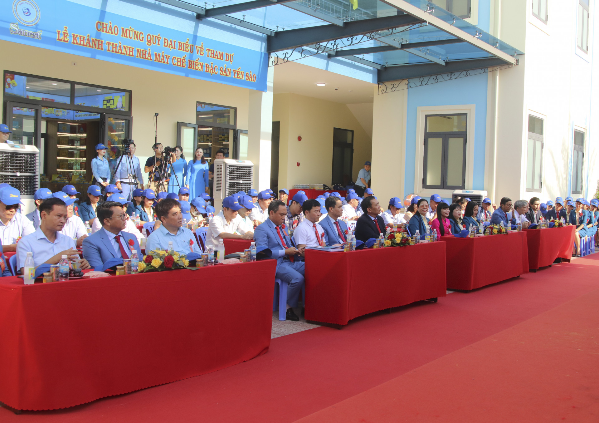 The representatives attending the inauguration ceremony 

