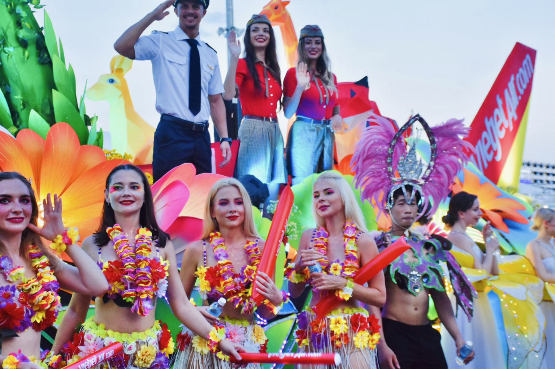 Dancers wearing colorful clothes

