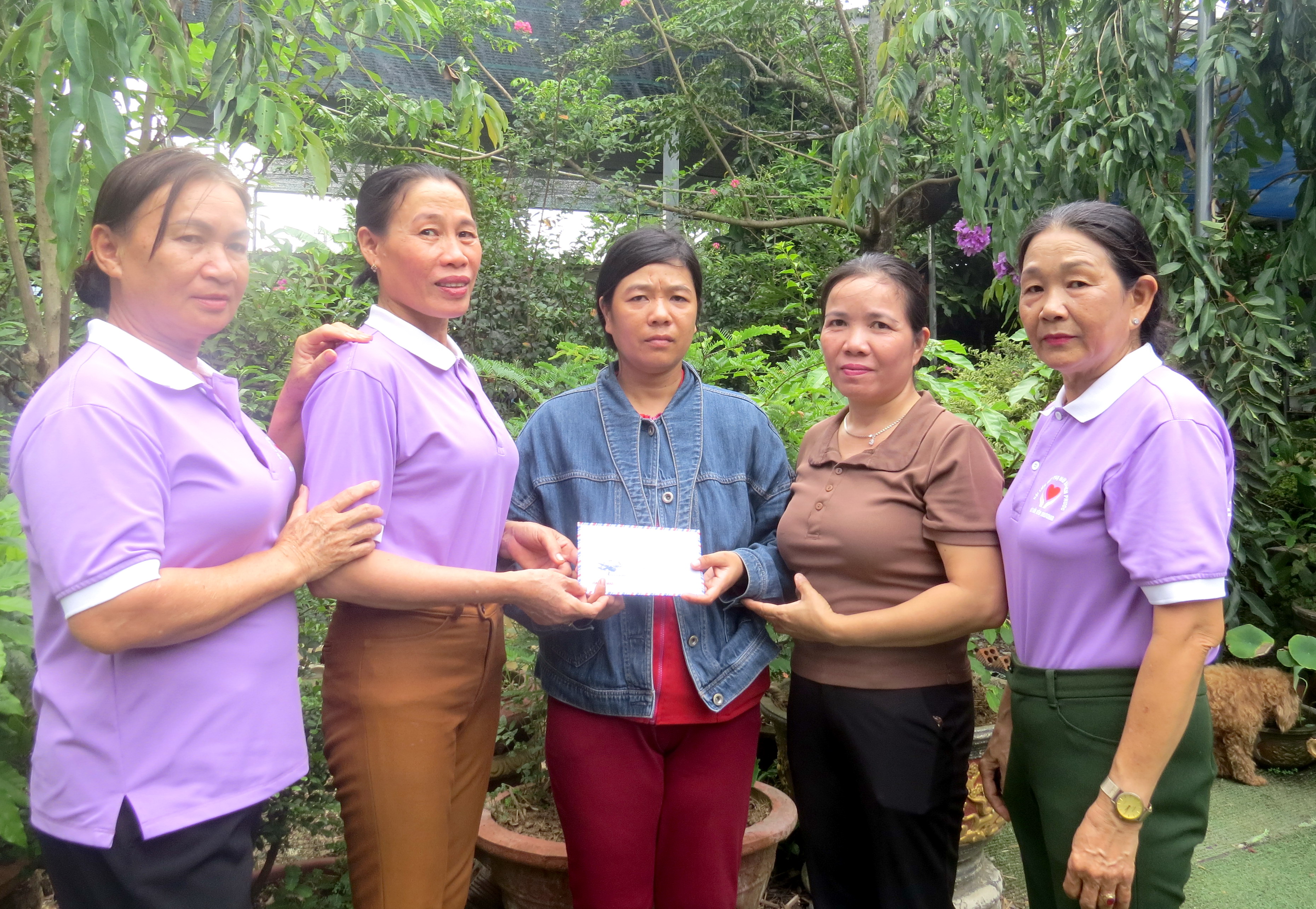 Nối dài những vòng tay nhân ái