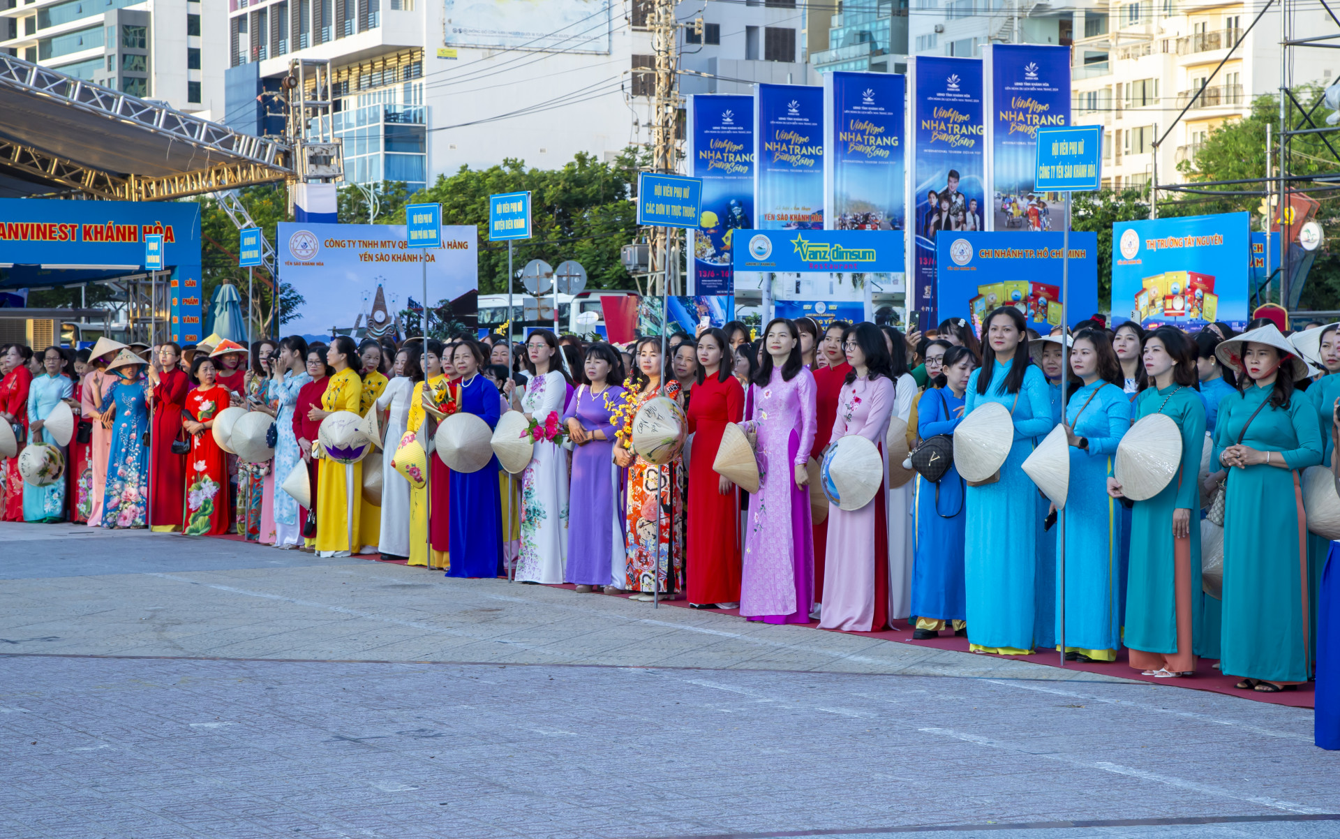 1,500 women join the event

