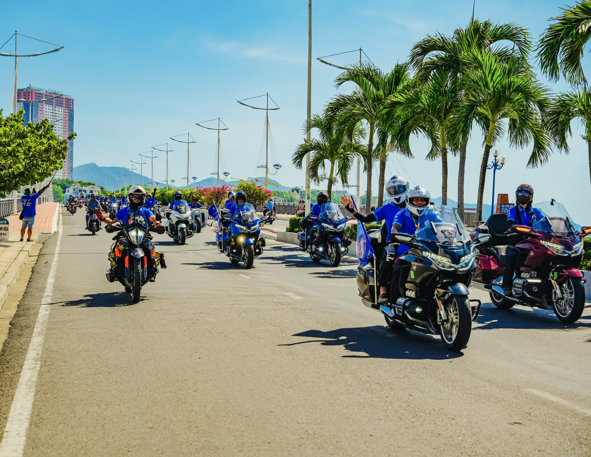 The motorcycles on Tran Phu Bridge

