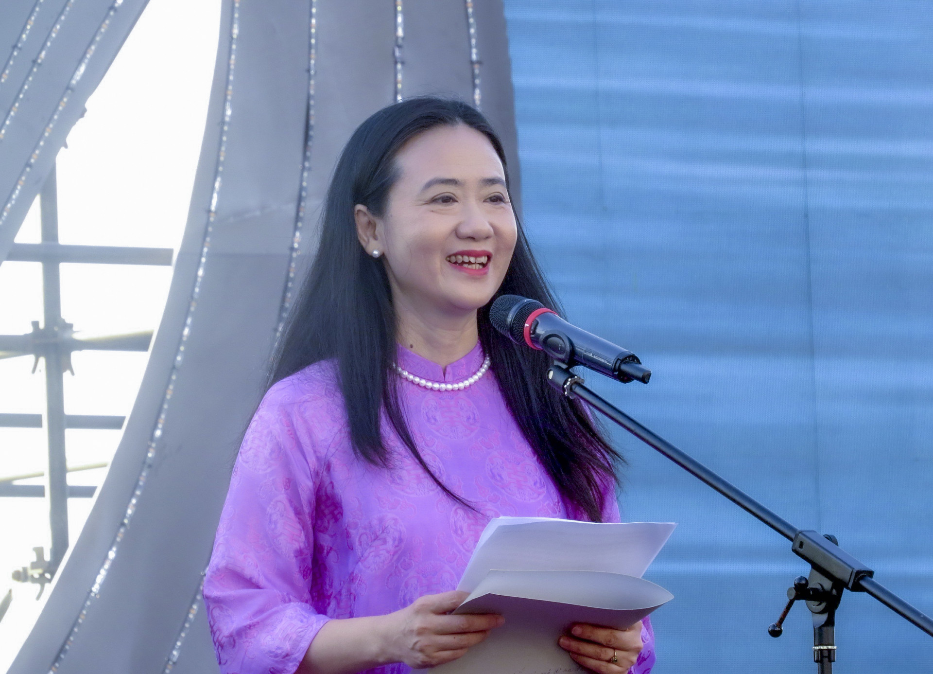 Nguyen Quynh Nga - chairman of Khanh Hoa Provincial Womens Union, delivering the opening speech

