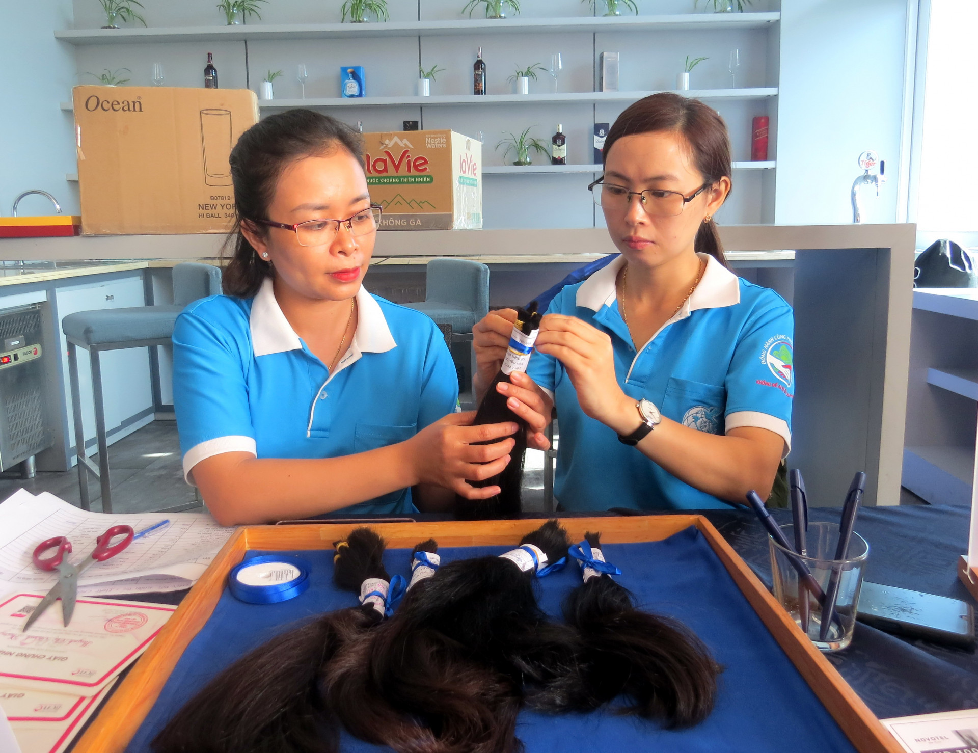 Carefully checking and preparing donated hair before giving to cancer patients

