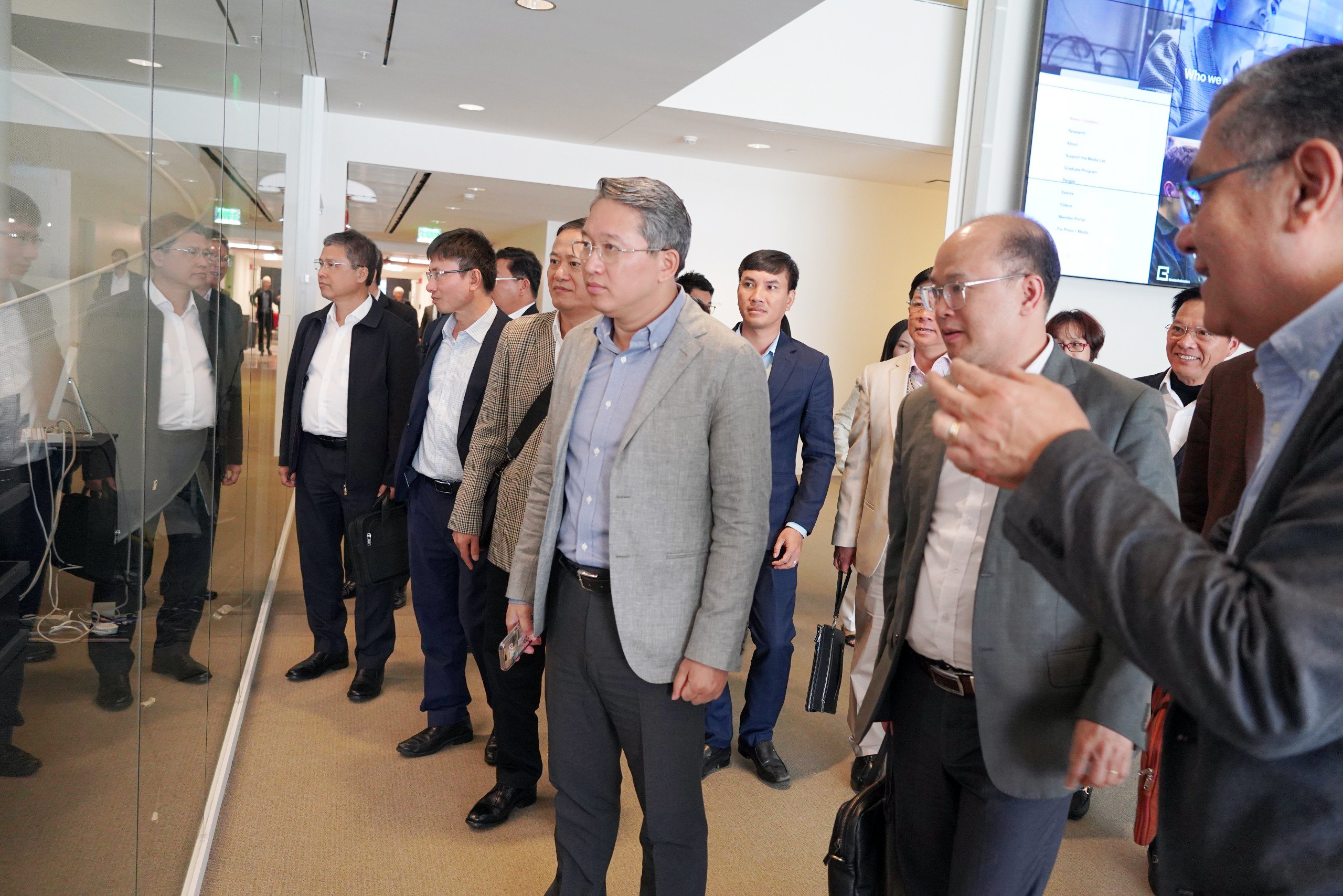 Đoàn công tác tỉnh Khánh Hòa trao đổi cơ hội hợp tác với Viện Công nghệ Massachusetts (MIT) và Trường Đại học Y Harvard