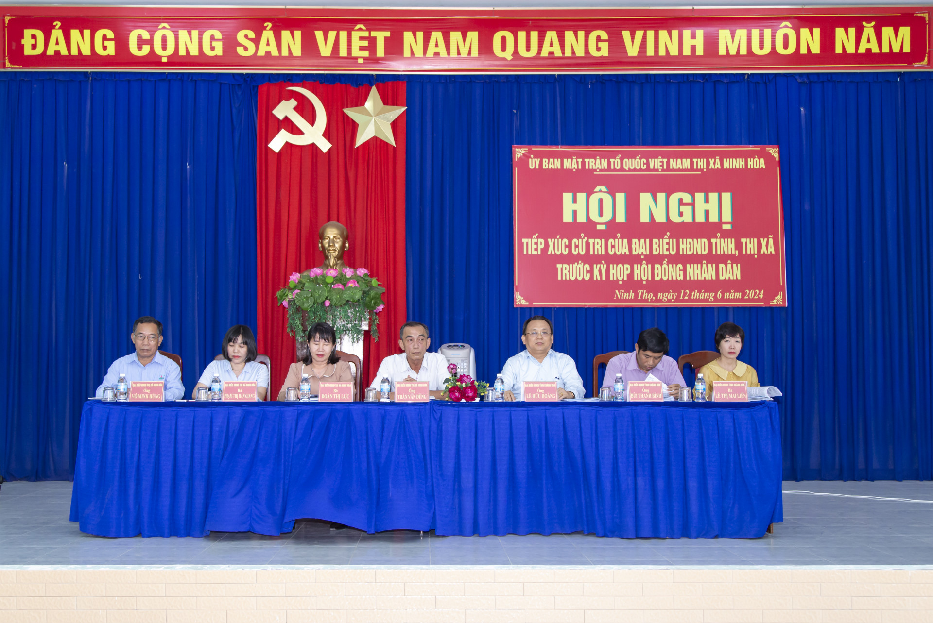 Đại biểu HĐND tỉnh và thị xã Ninh Hòa tiếp xúc cử tri tại xã Ninh Thọ.