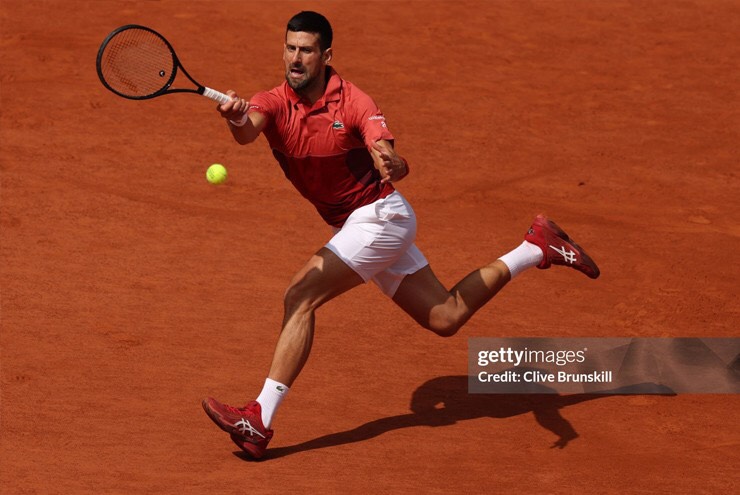 Roland Garros: Thêm một lần Djokovic thoát hiểm ngoạn mục