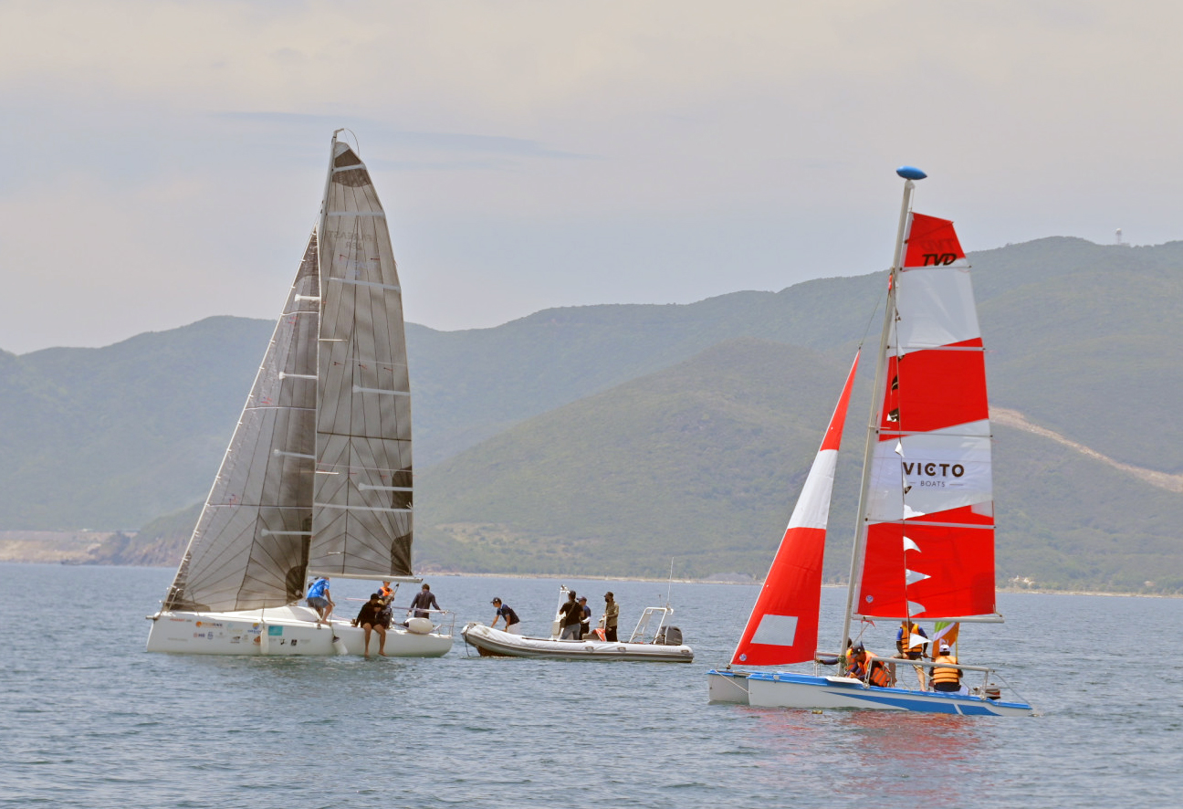 Giải đua thuyền buồm và ván chèo đứng ở TP. Nha Trang: Đơn vị TP. Hồ Chí Minh giành giải nhất toàn đoàn