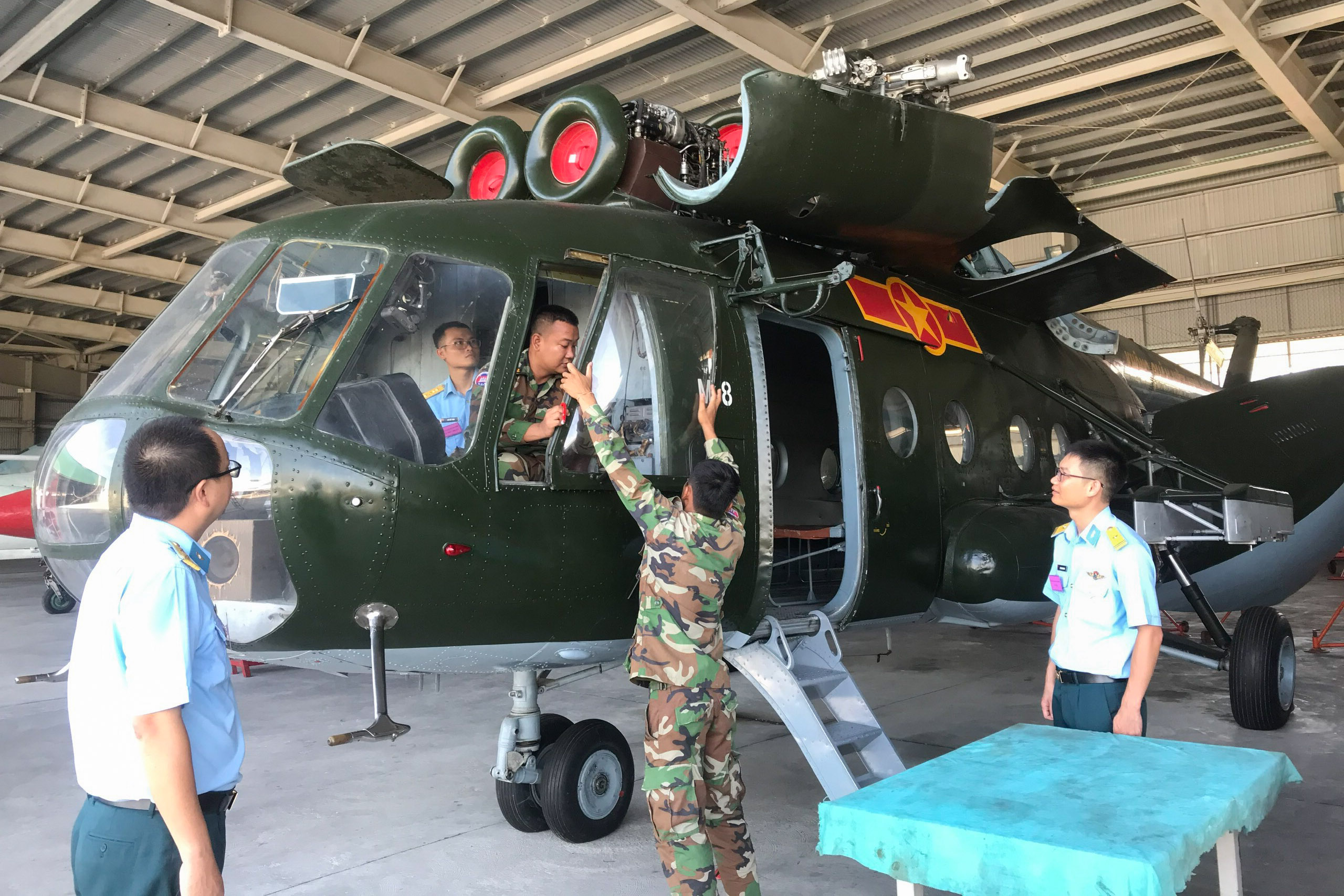 Trường Sĩ quan Không Quân: Tổ chức thi tốt nghiệp chuyên ngành Máy bay - Động cơ cho học viên Campuchia