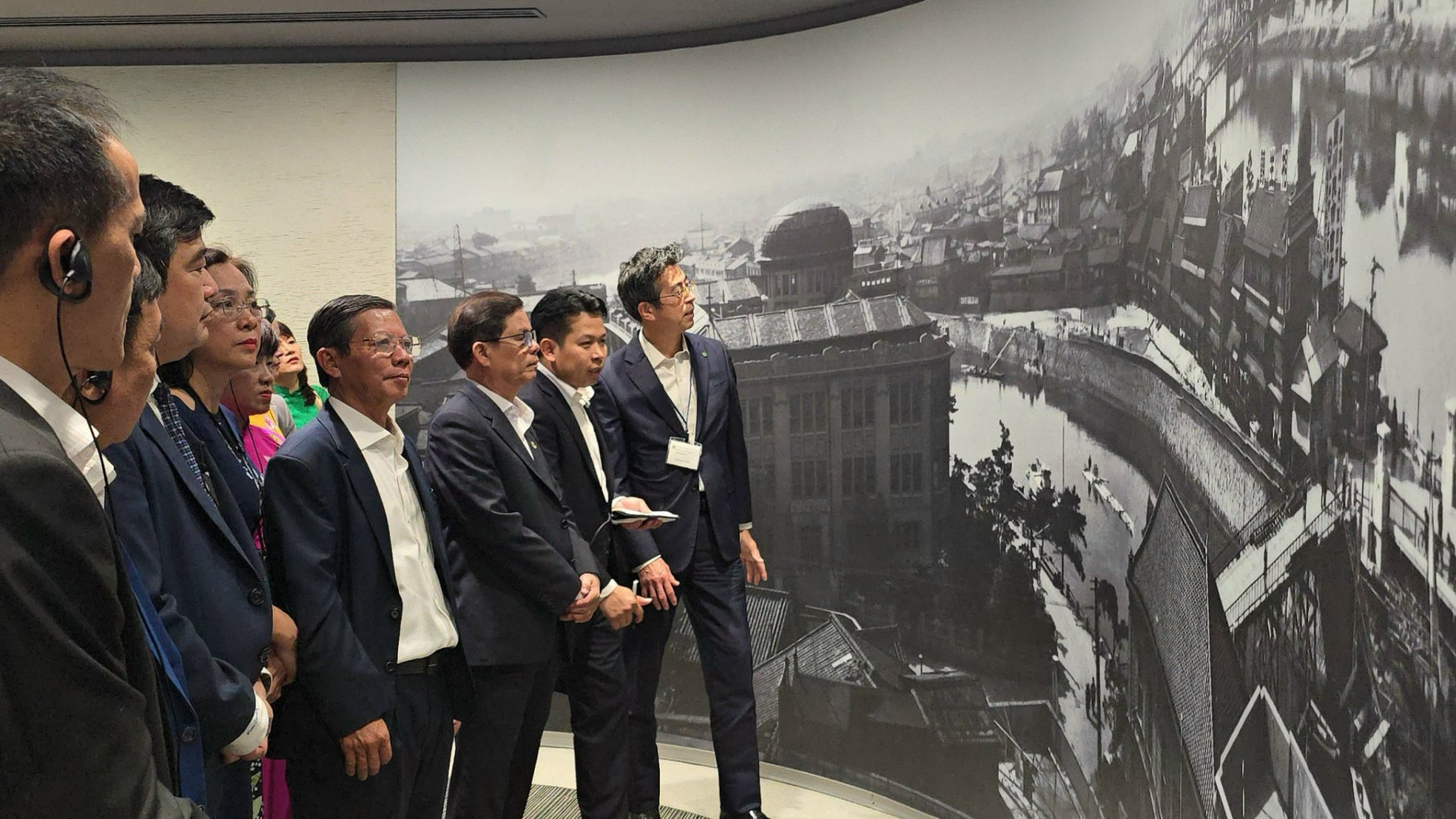 Đoàn công tác tỉnh Khánh Hòa viếng Đài tưởng niệm Hòa bình và thăm Bảo tàng tưởng niệm Hòa bình tại tỉnh Hiroshima  