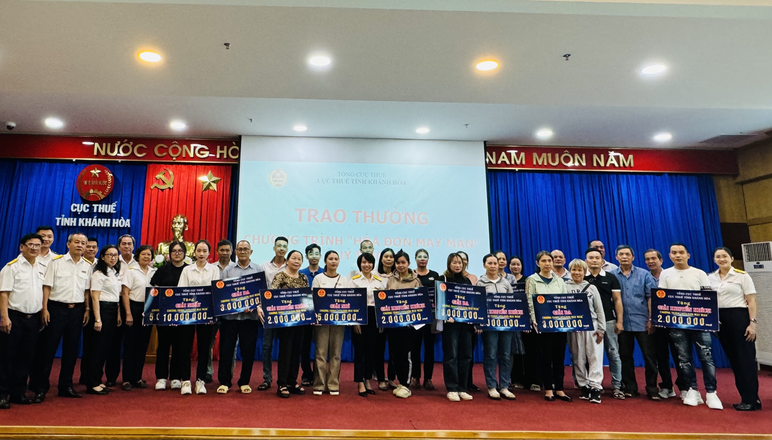 Cục Thuế tỉnh Khánh Hòa:: Trao thưởng hóa đơn may mắn quý I năm 2024 cho 29 cá nhân, hộ kinh doanh