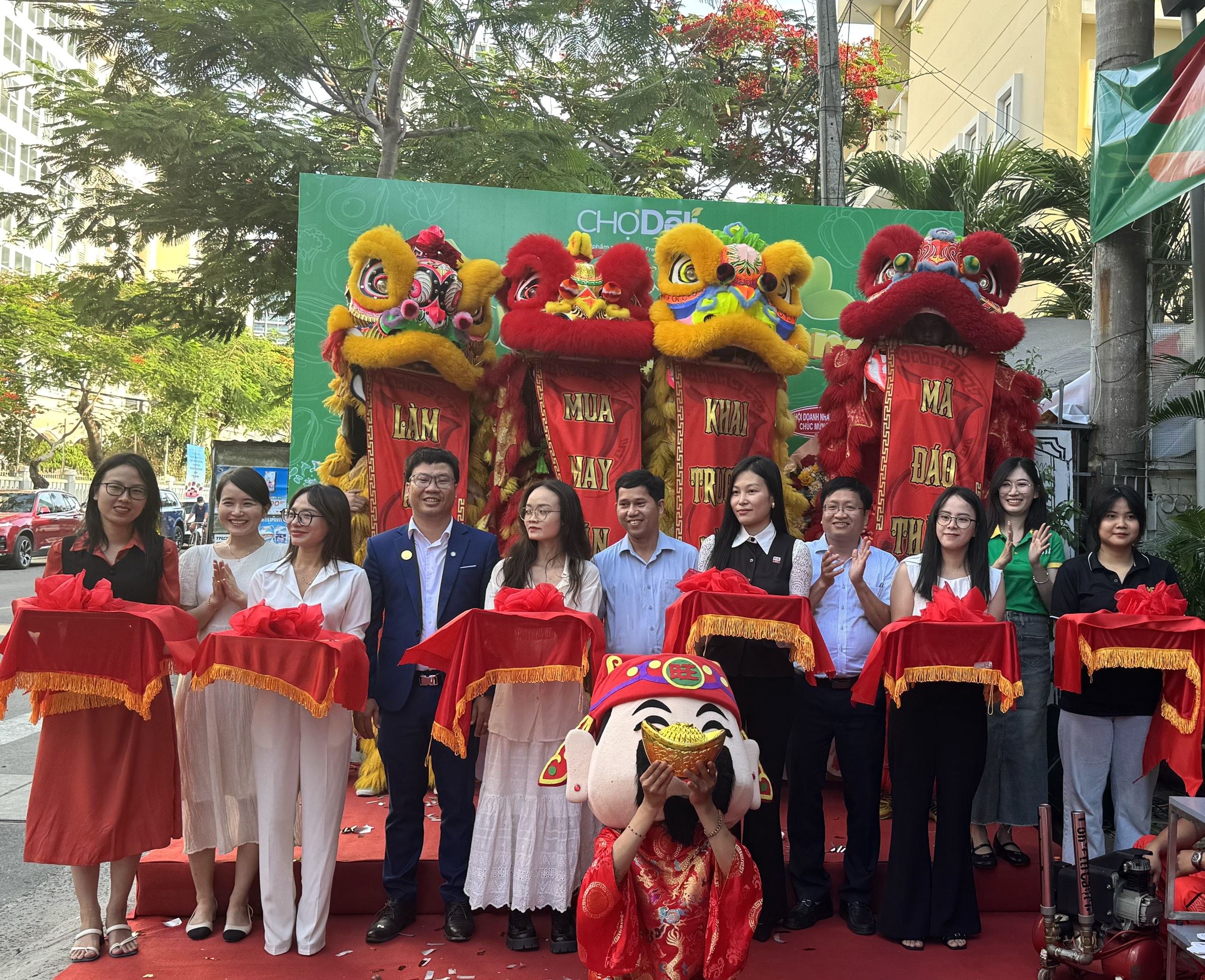 Công ty TNHH Thịnh Vượng RETAIL khai trương cửa hàng Chợ Deli tại Nha Trang