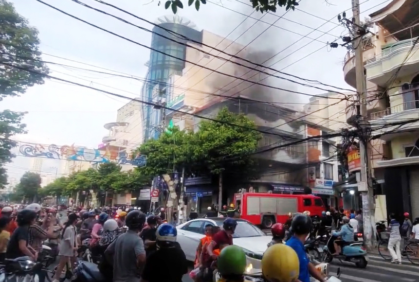 Kịp thời dập tắt đám cháy tại Văn phòng Công chứng trung tâm ở Nha Trang