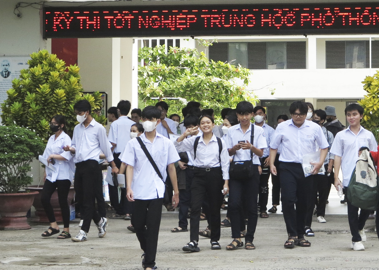 Ngày thi đầu tiên Kỳ thi tốt nghiệp THPT năm 2024: Đề thi vừa sức