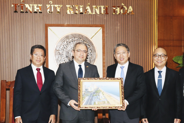 Lãnh đạo tỉnh Khánh Hòa tiếp Đại sứ nước Cộng hòa Azerbaijan