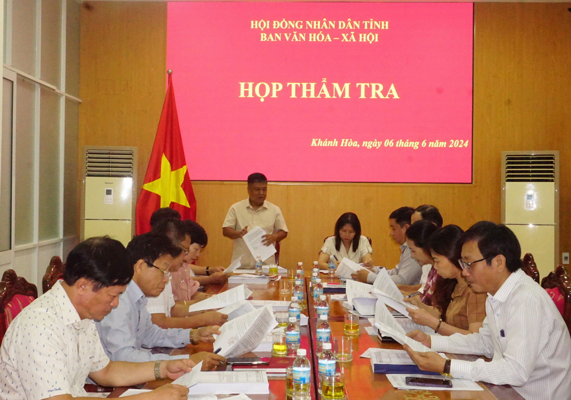 Quang cảnh tại cuộc họp thẩm tra của Ban Văn hóa - Xã hội HĐND tỉnh