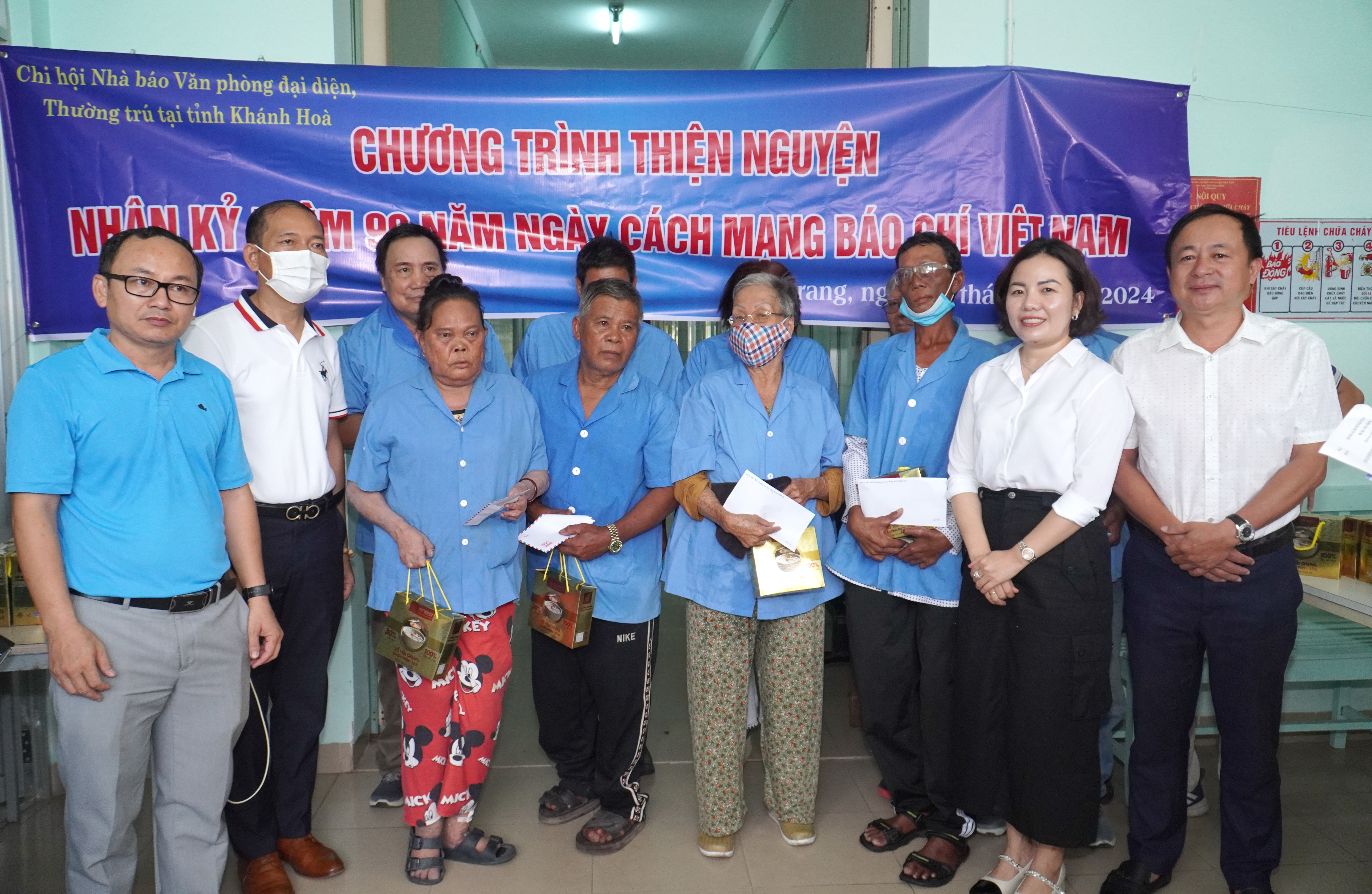 Chi hội Nhà báo Văn phòng đại diện, Thường trú tại Khánh Hòa:: Trao tặng 50 suất quà cho bệnh nhân phong có hoàn cảnh khó khăn