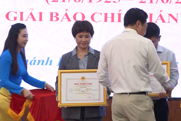VIDEO: Kỷ niệm Ngày Báo chí cách mạng Việt Nam và trao giải báo chí Khánh Hòa
