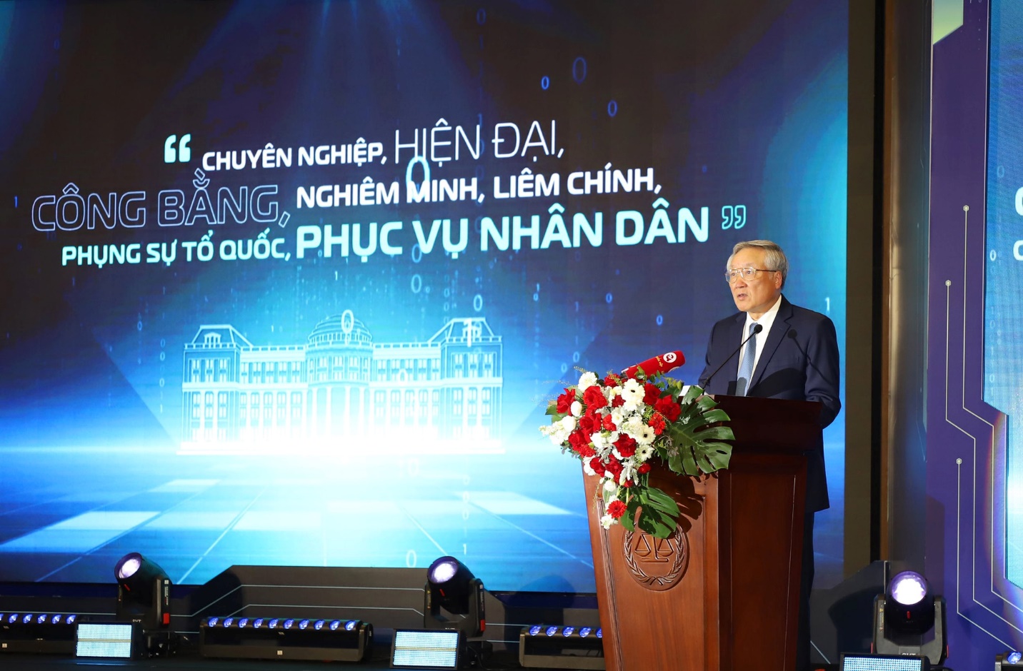 Ông Nguyễn Hòa Bình - Ủy viên Bộ Chính trị, Bí thư Trung ương Đảng, Bí thư Ban Cán sự Đảng, Chánh án TAND tối cao phát biểu khai mạc hội nghị.