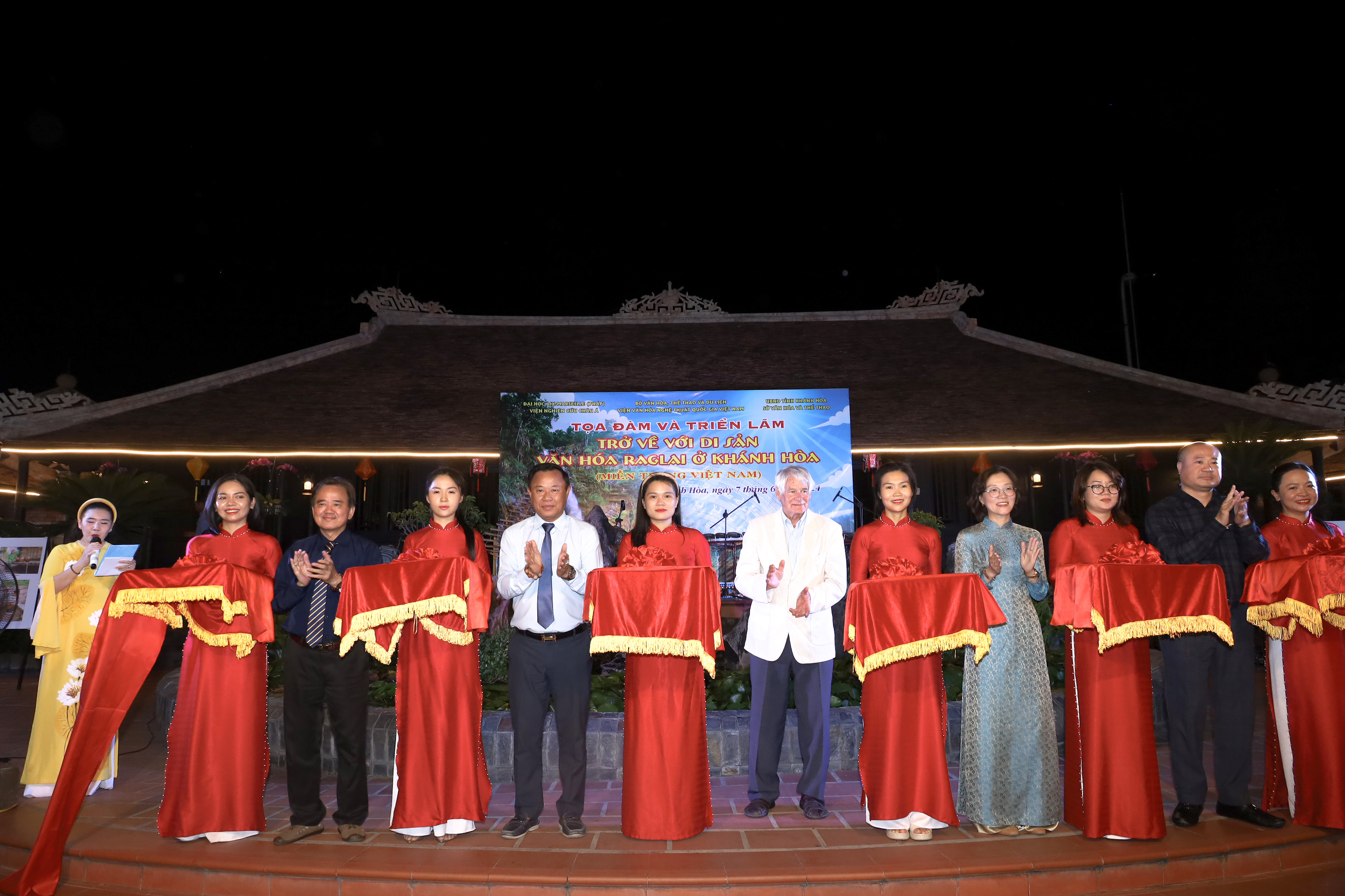 Triển lãm ảnh và tọa đàm về văn hóa Raglai