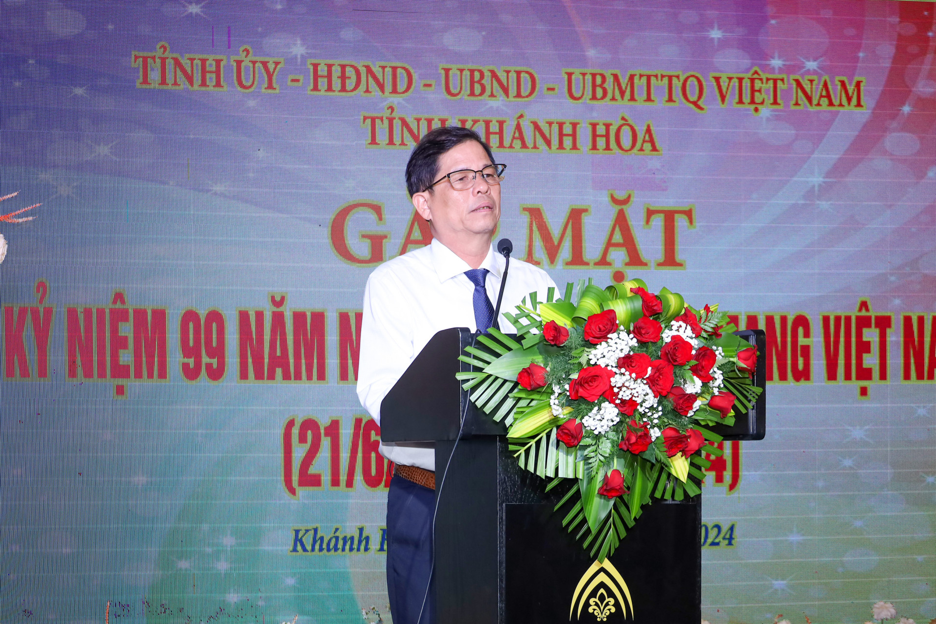 Đồng chí Nguyễn Tấn Tuân phát biểu tại buổi gặp mặt báo chí.