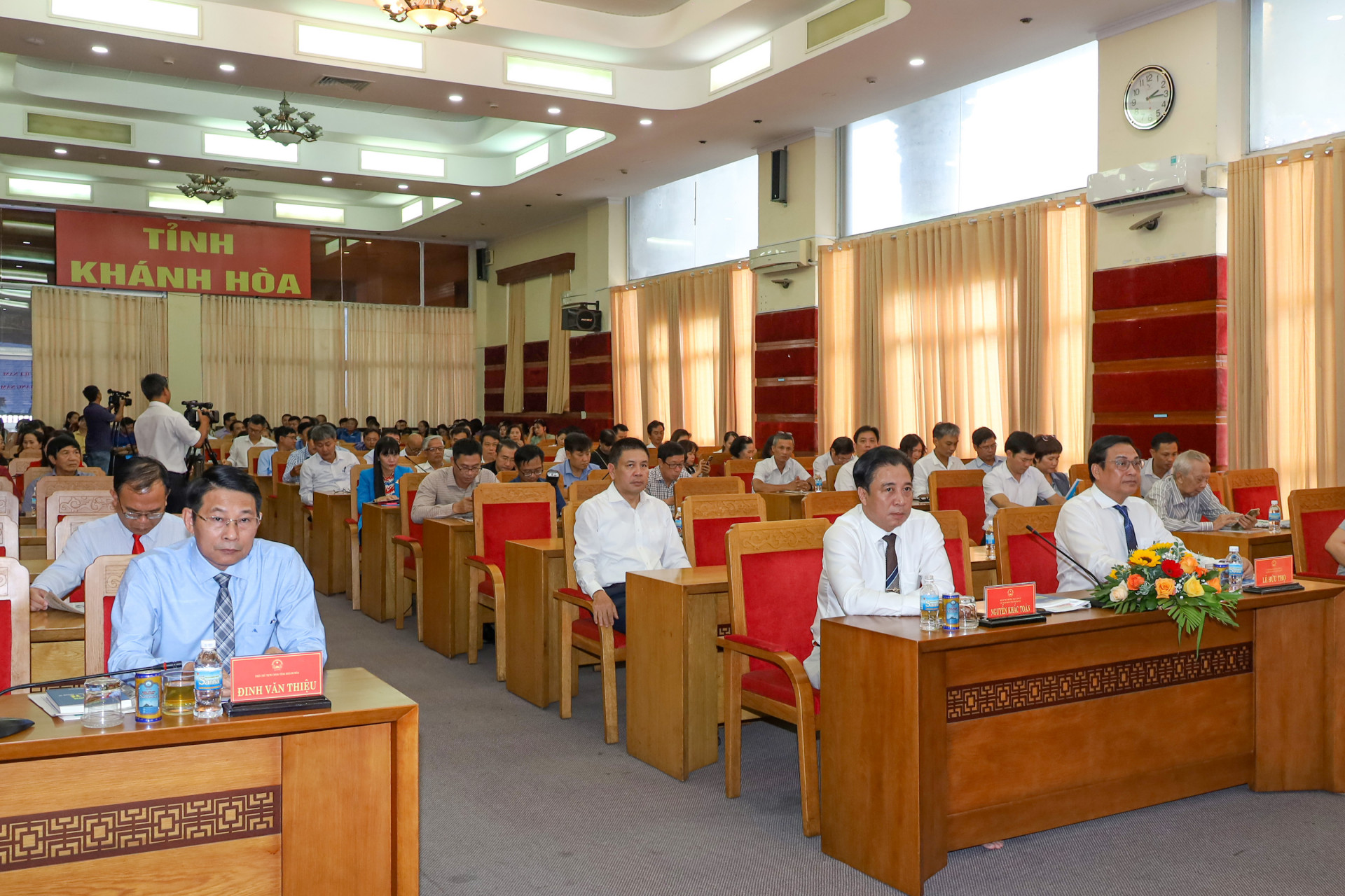 Các đại biểu tham dự buổi lễ kỷ niệm 99 năm Ngày Báo chí cách mạng Việt Nam.