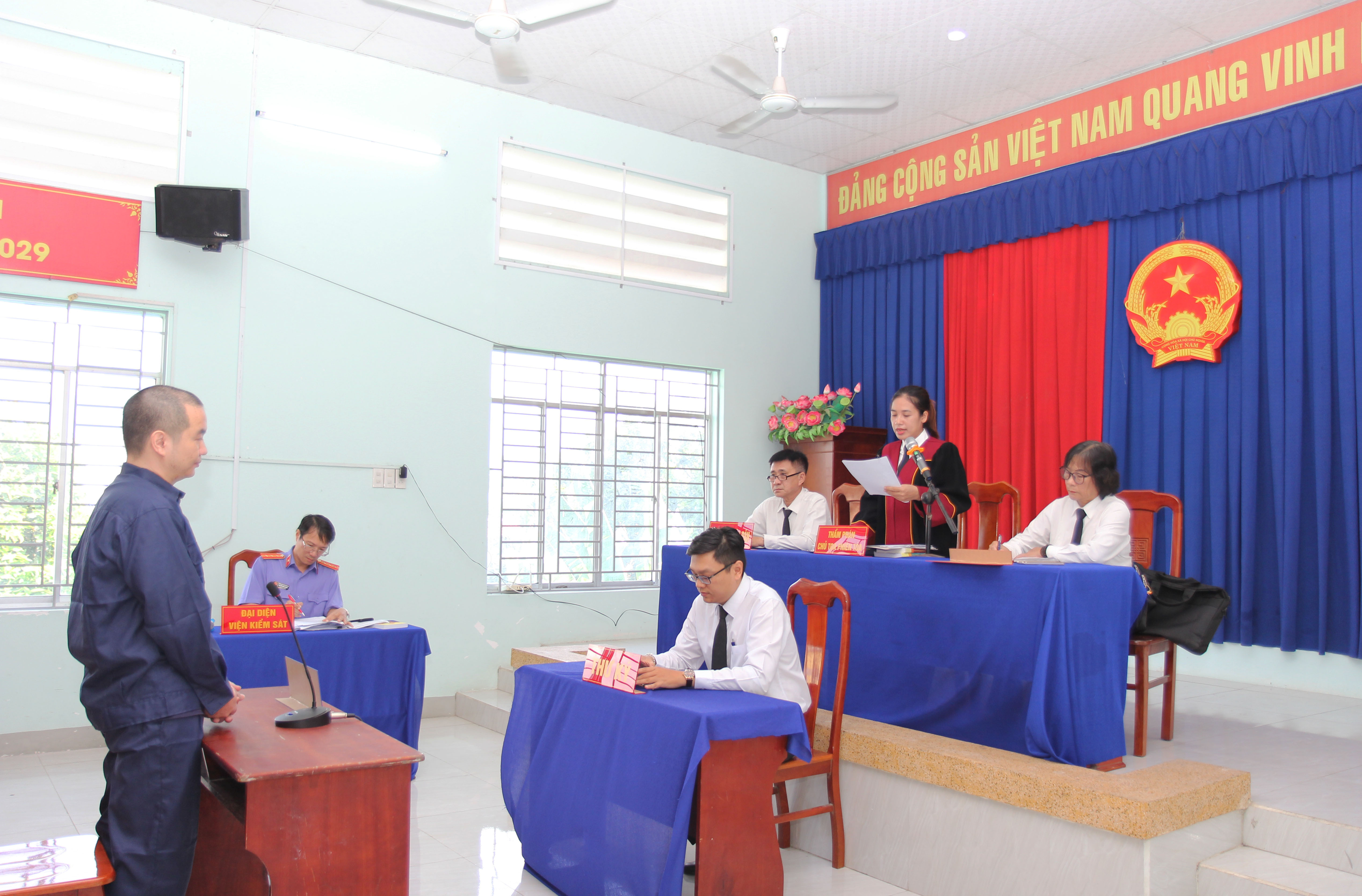 Lãnh 8 năm tù vì rủ bạn cùng sử dụng ma túy