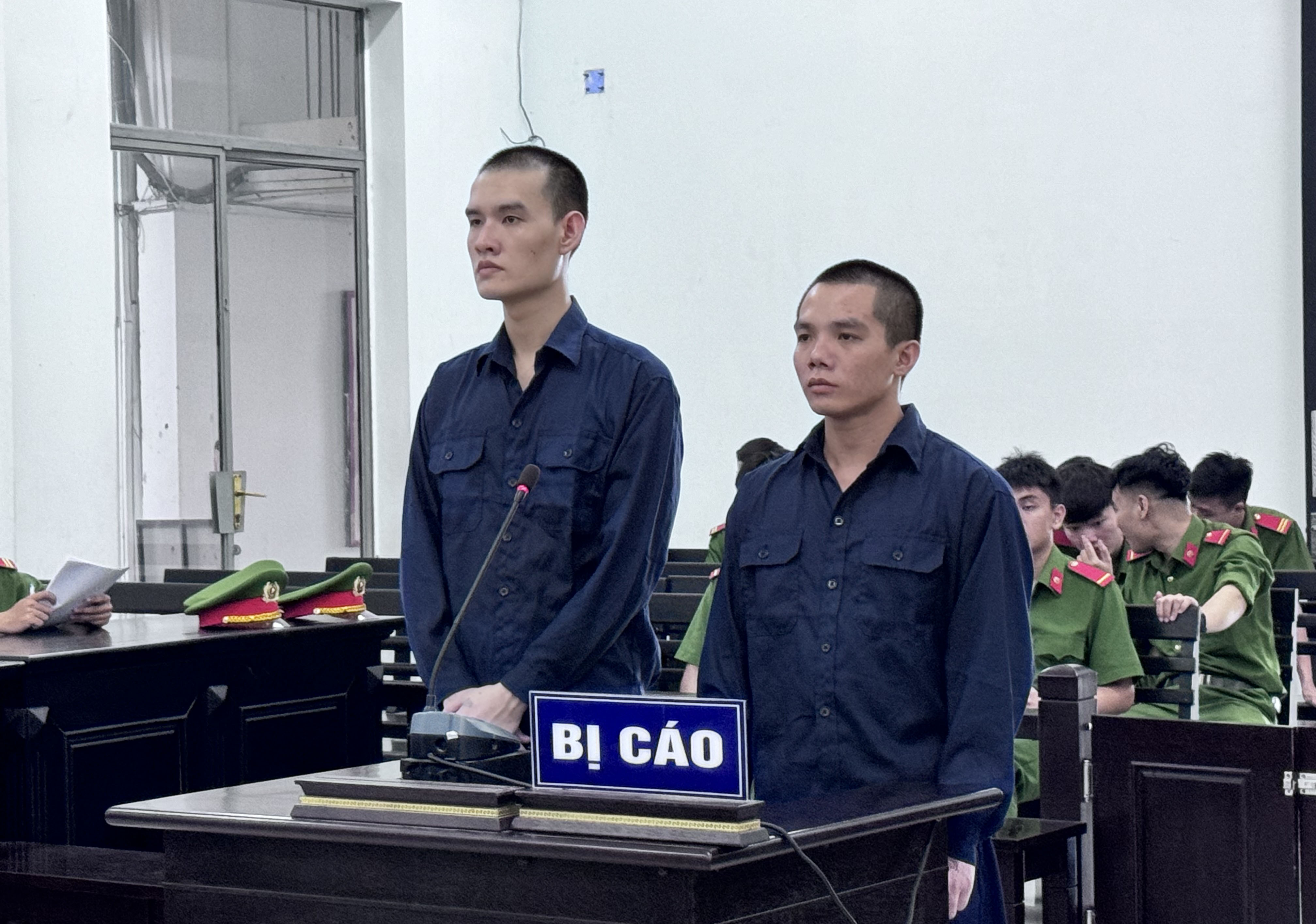 Mang hung khí đi giải quyết mâu thuẫn, 2 thanh niên vào tù