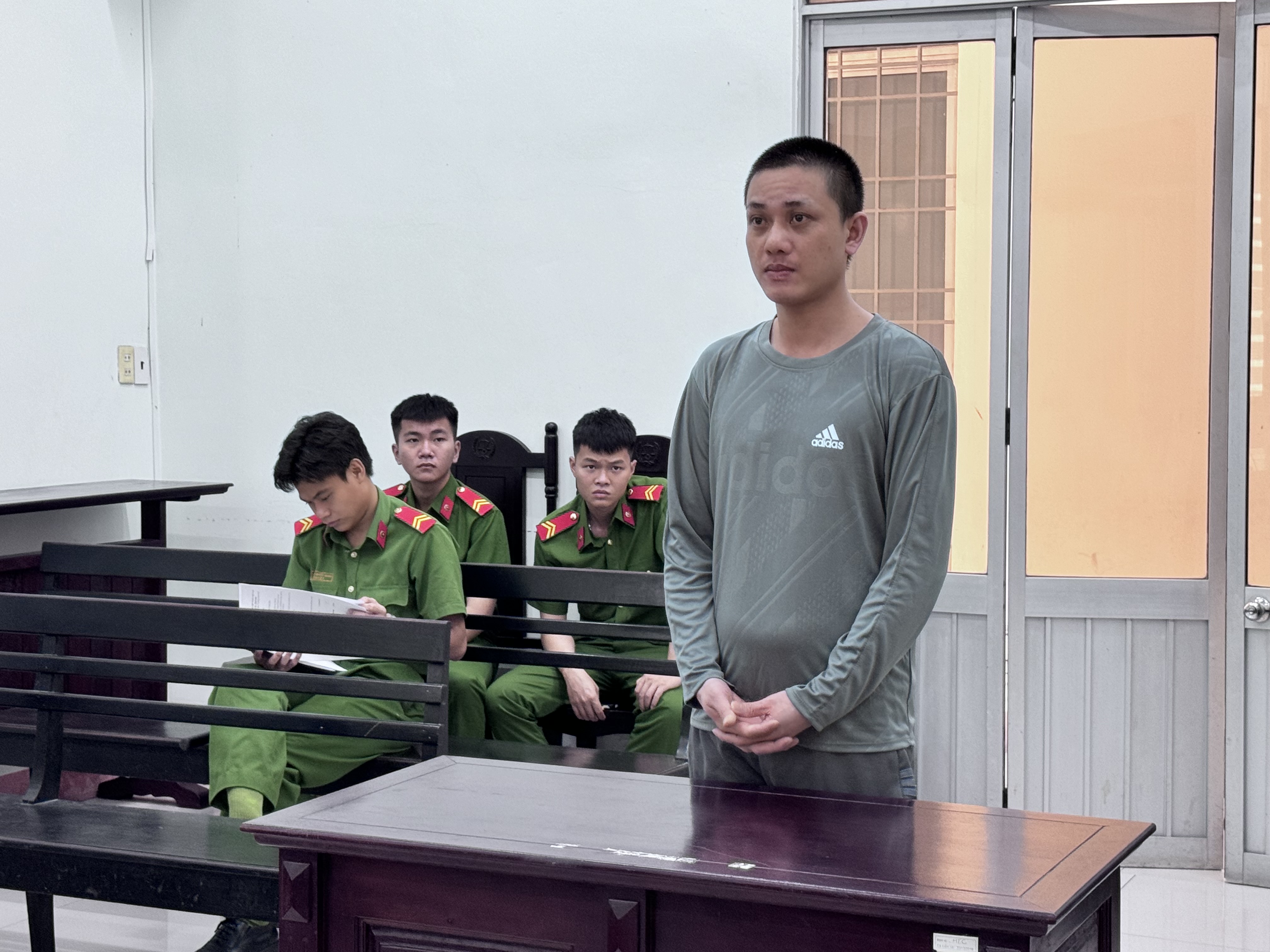 Vào tù vì nhiều lần bán ma túy