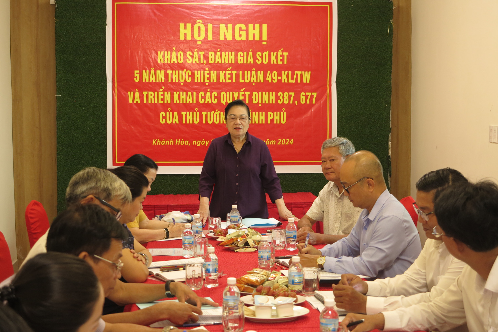 Bà Phạm Thị Hòe - Phó Chủ tịch thường trực Hội Khuyến học Việt Nam phát biểu tại buổi làm việc. 