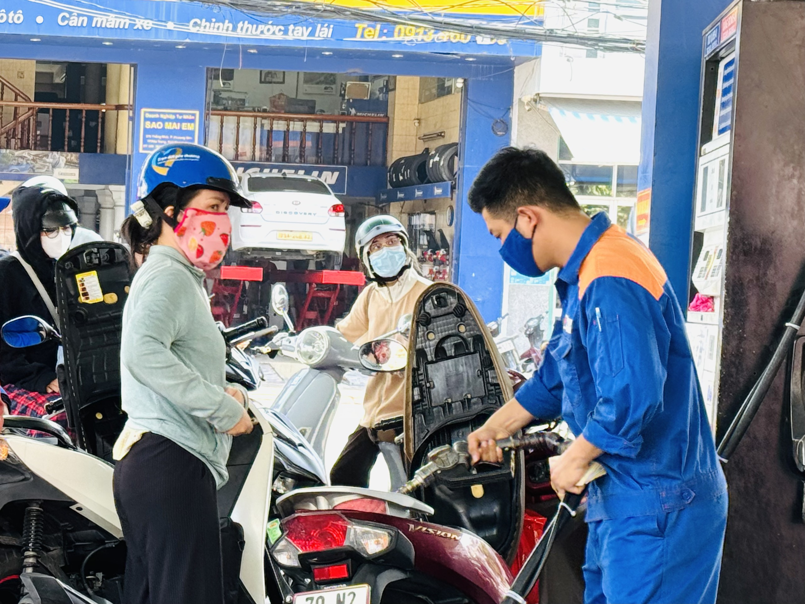 Giá xăng dầu đồng loạt tăng