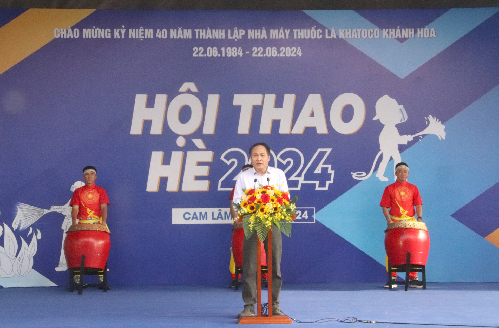 Ông Chung Quang Vinh - Phó Giám đốc Nhà máy Thuốc lá Khatoco Khánh Hòa phát biểu khai mạc hội thao